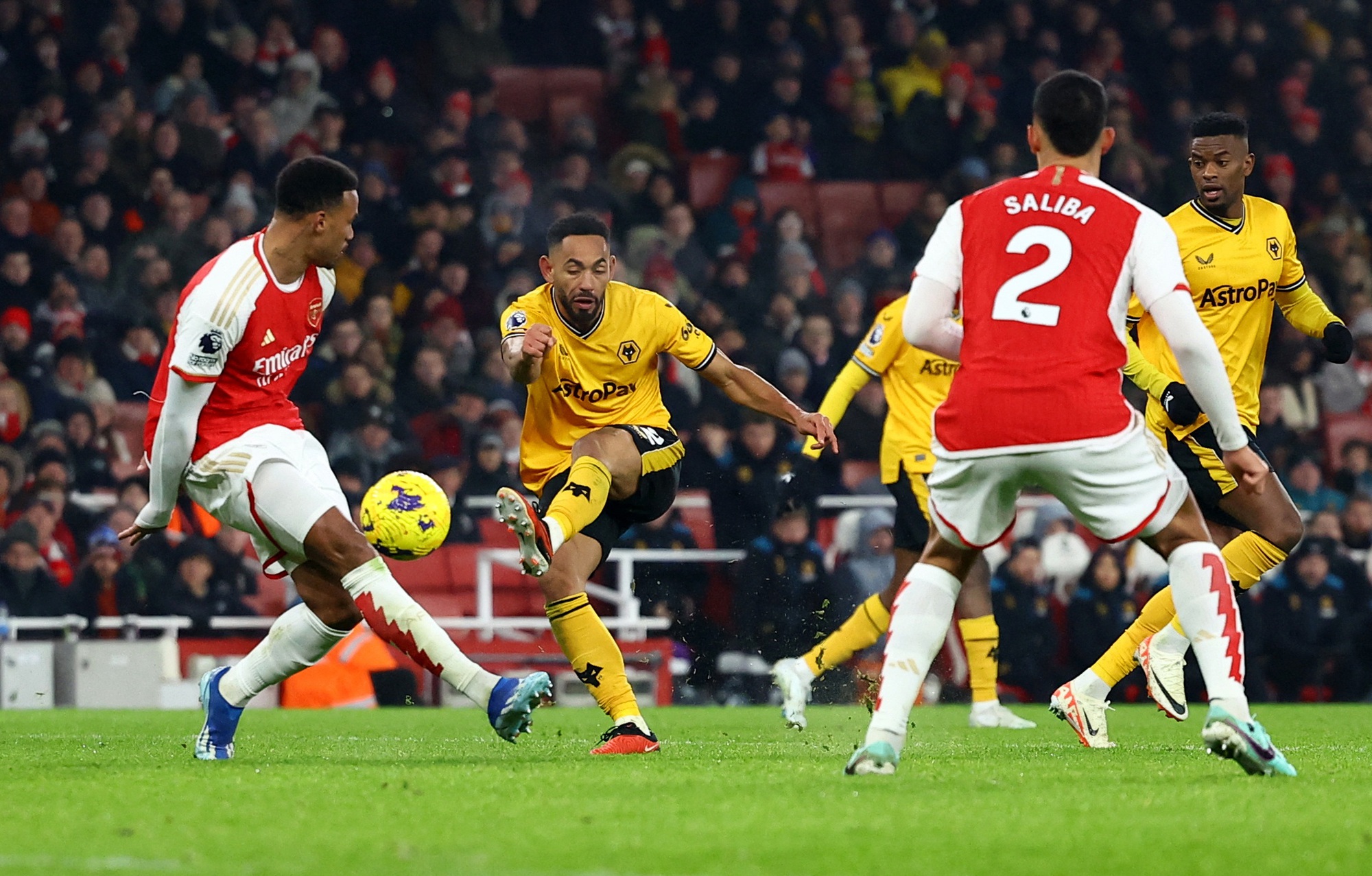 Thắng kh&oacute; Wolverhampton ở Emirates, Arsenal vững ng&ocirc;i đầu Ngoại hạng- Ảnh 5.