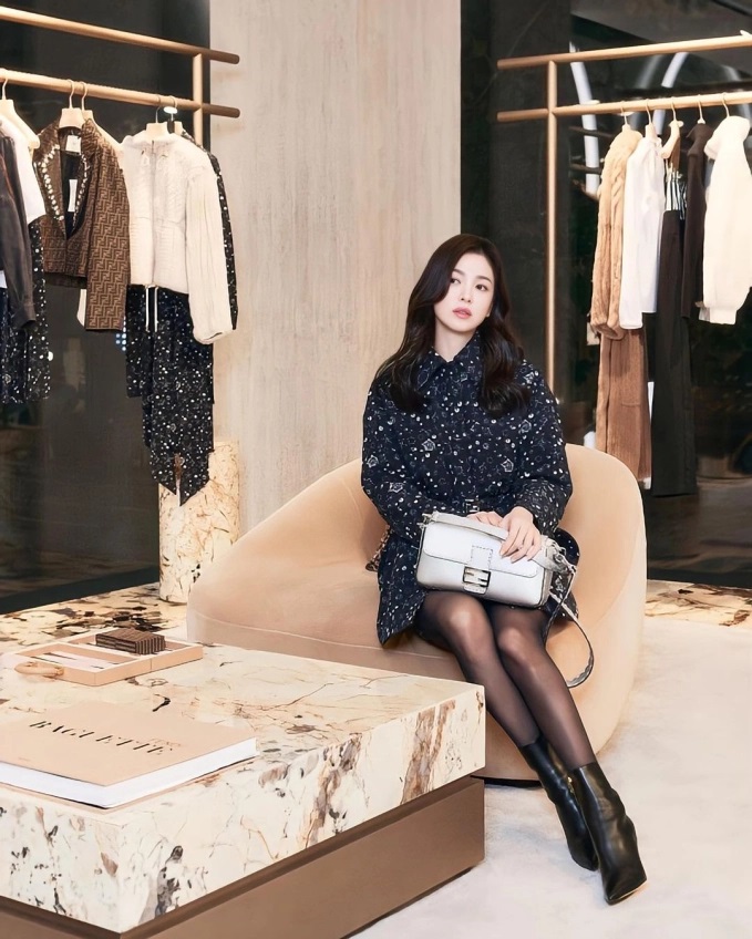Song Hye Kyo khoe nhan sắc &ldquo;sang xịn&rdquo; d&ugrave; đ&atilde; U40- Ảnh 3.