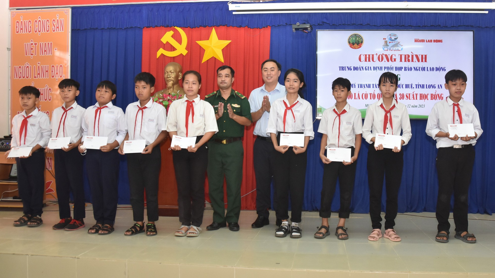 Đường cờ Tổ quốc rực sáng đường tuần tra biên giới Việt Nam – Campuchia- Ảnh 3.