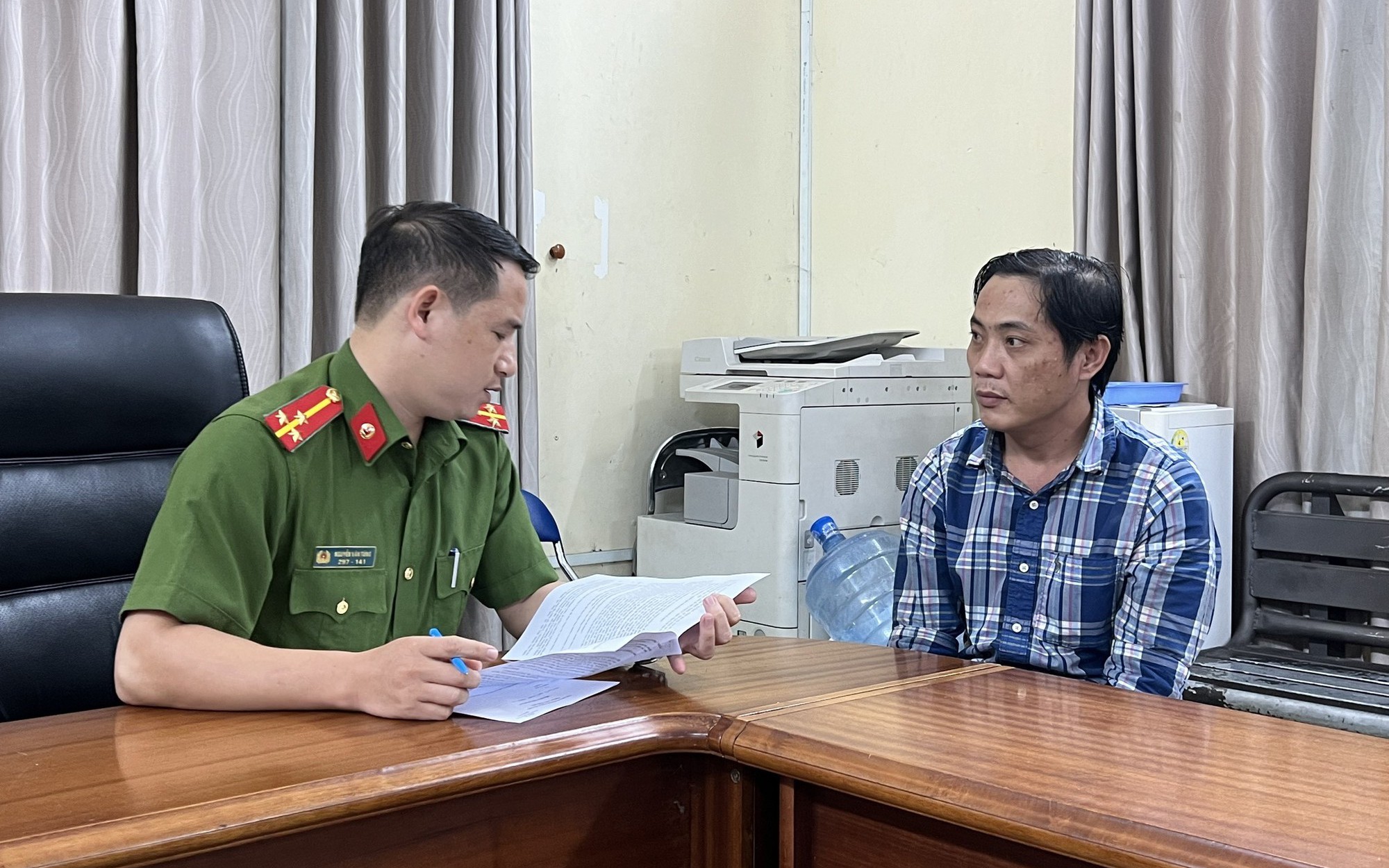 Phát hiện "bí mật" sau khi ập vào một phòng trọ