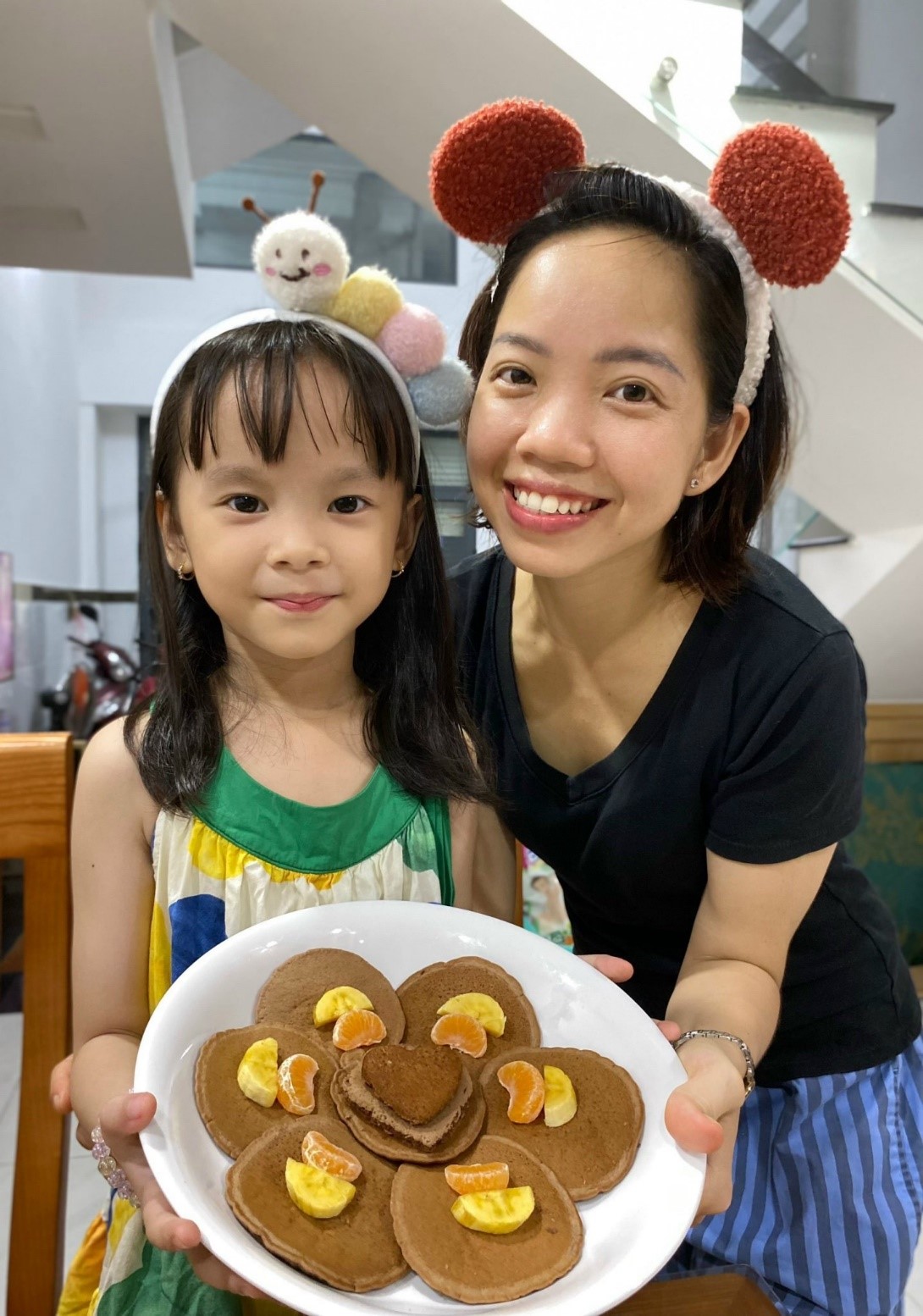 Cùng con vào bếp - gắn kết yêu thương với bột bánh rán pha sẵn Ajinomoto- Ảnh 3.