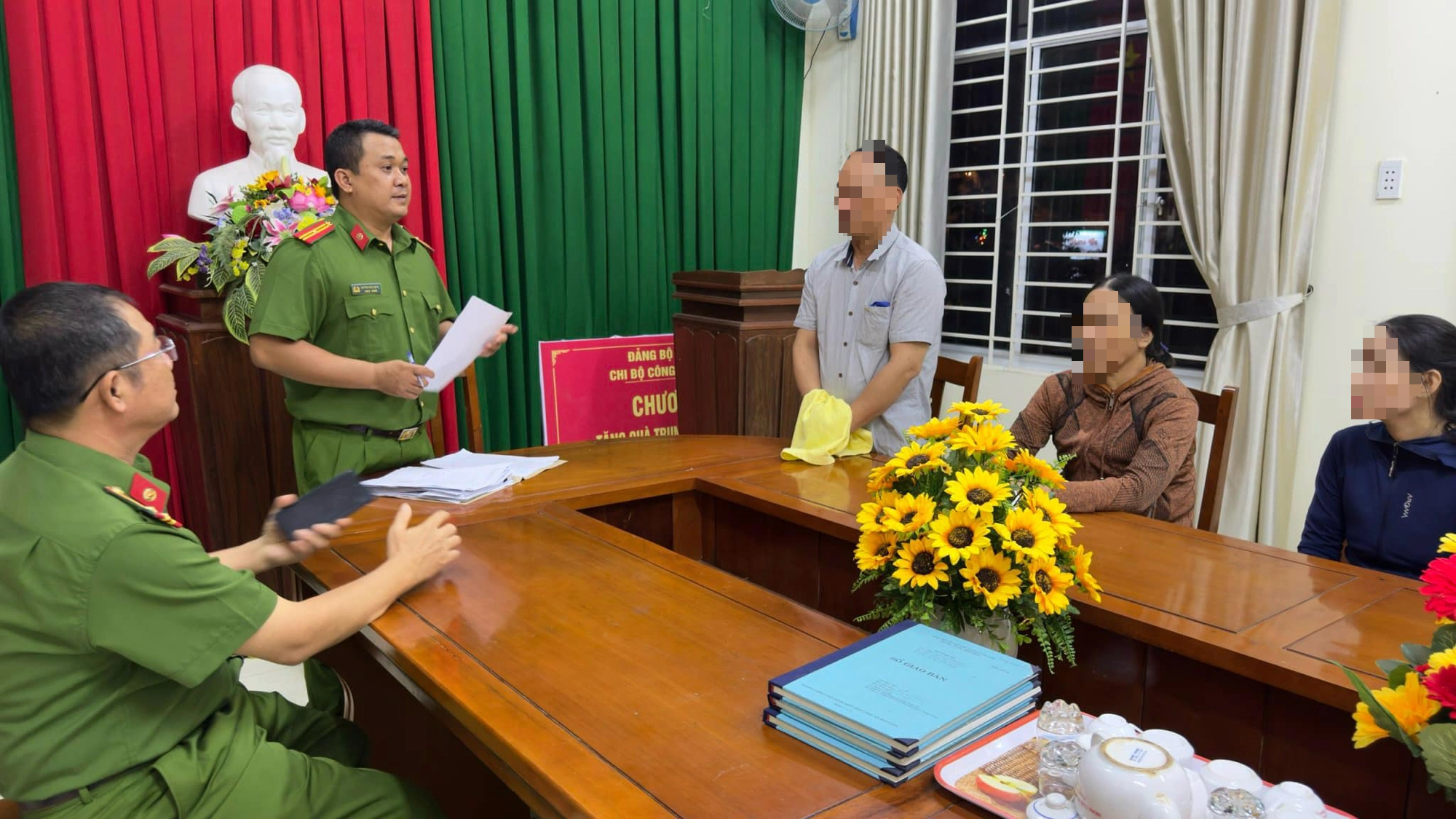 Người chặn đường đánh học sinh lớp 9 nhập viện bị buộc thôi việc 3 tháng- Ảnh 1.