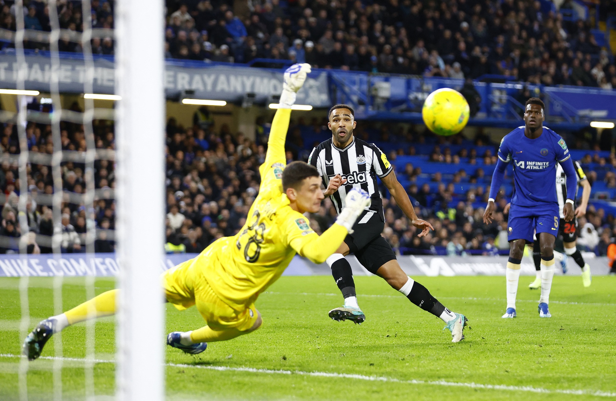 C&ocirc;ng thần th&agrave;nh "tội đồ", Newcastle thua đau Chelsea ở tứ kết League Cup- Ảnh 2.