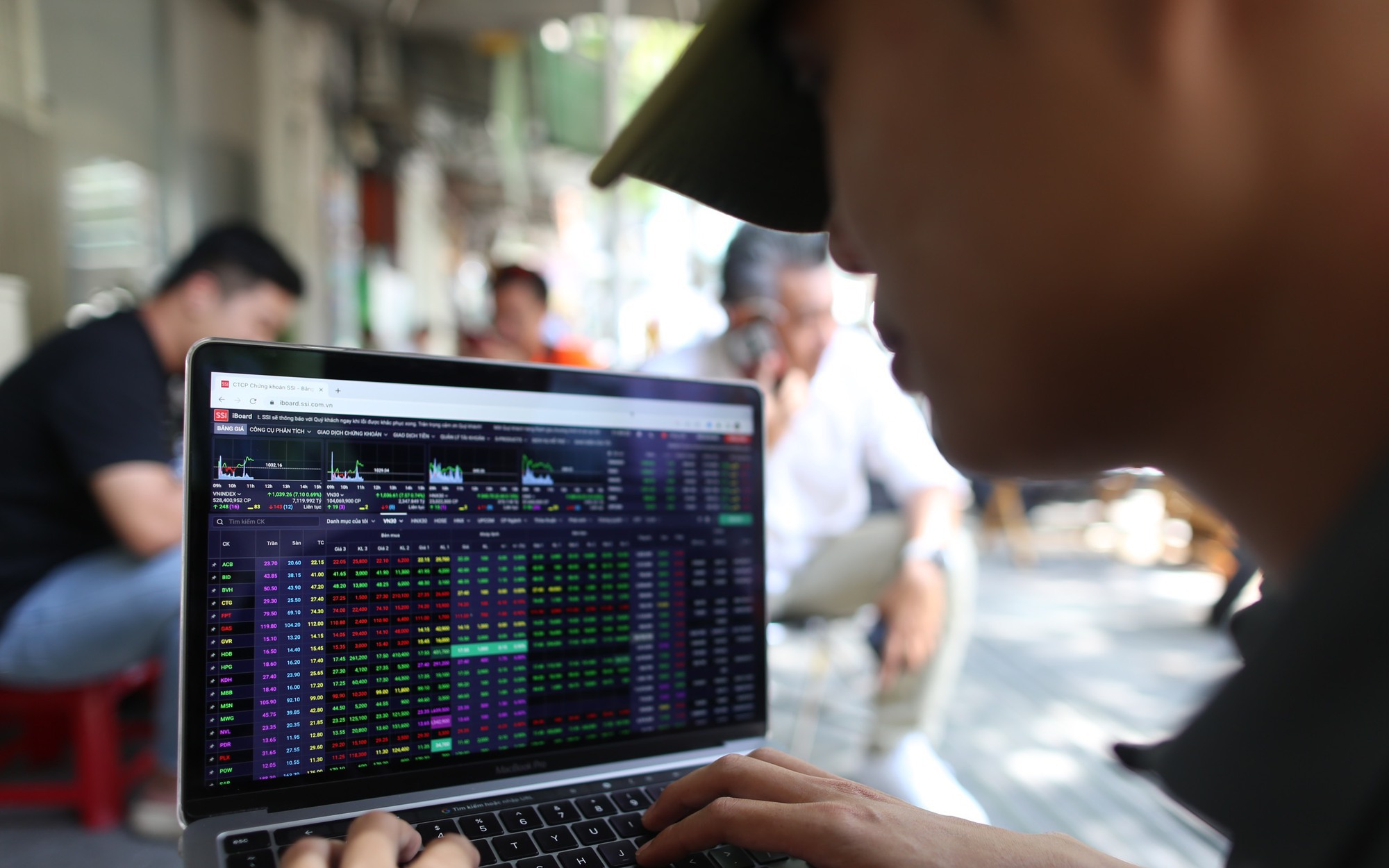 Chứng khoán ngày mai, 21-12: VN-Index trở lại 1.100 điểm, cơ hội cho nhà đầu tư "lướt sóng"?