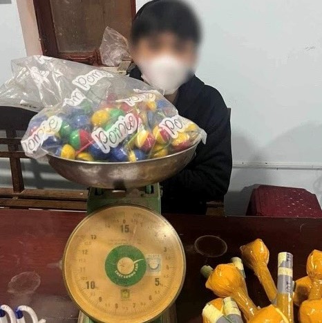 Phát hiện nhiều thiếu niên chế tạo pháo nổ rất nguy hiểm- Ảnh 1.