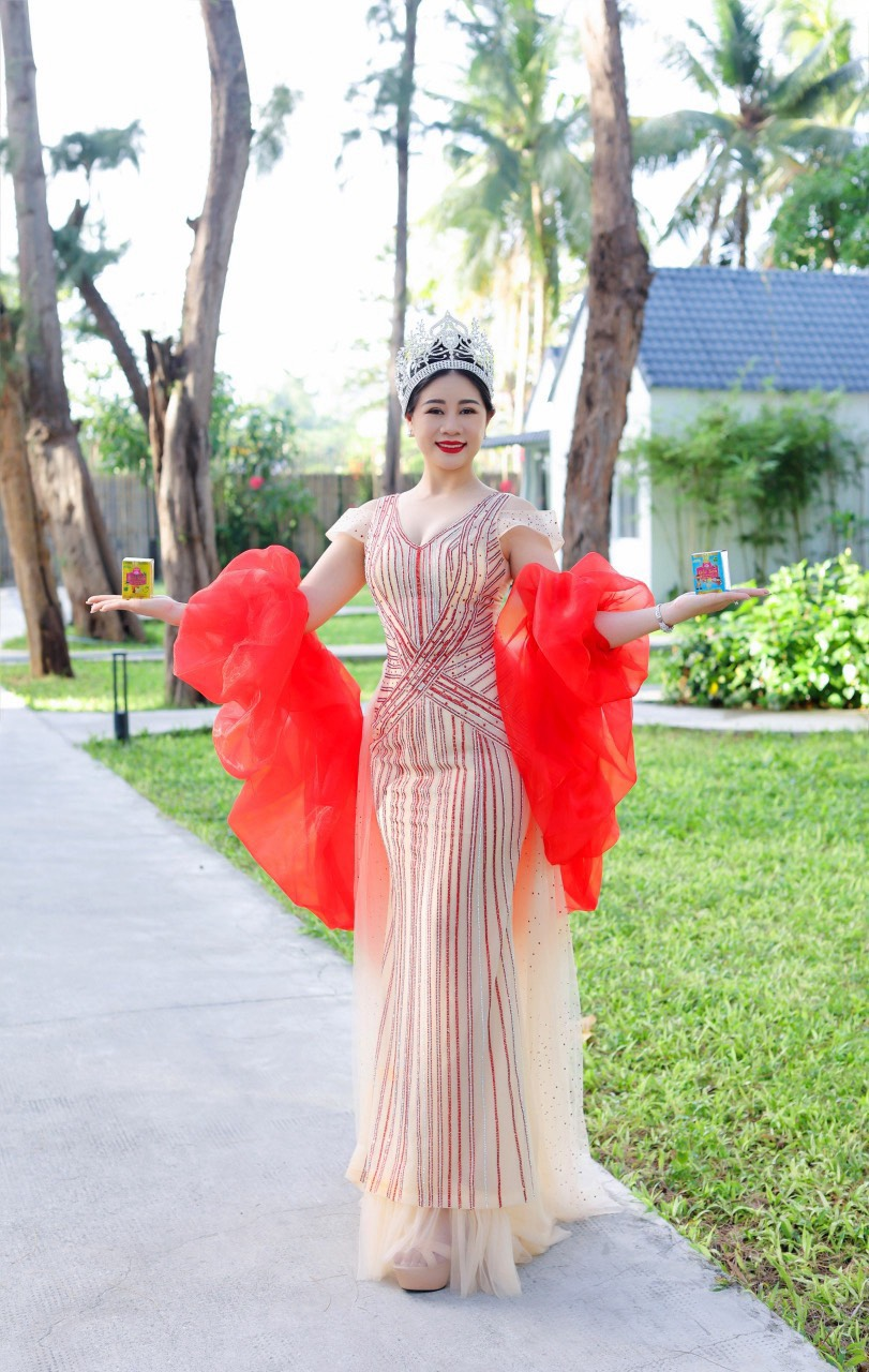 NTK Tommy Nguyễn hội ngộ Hoa hậu Hồng Linh trên "ghế nóng" giám khảo- Ảnh 6.