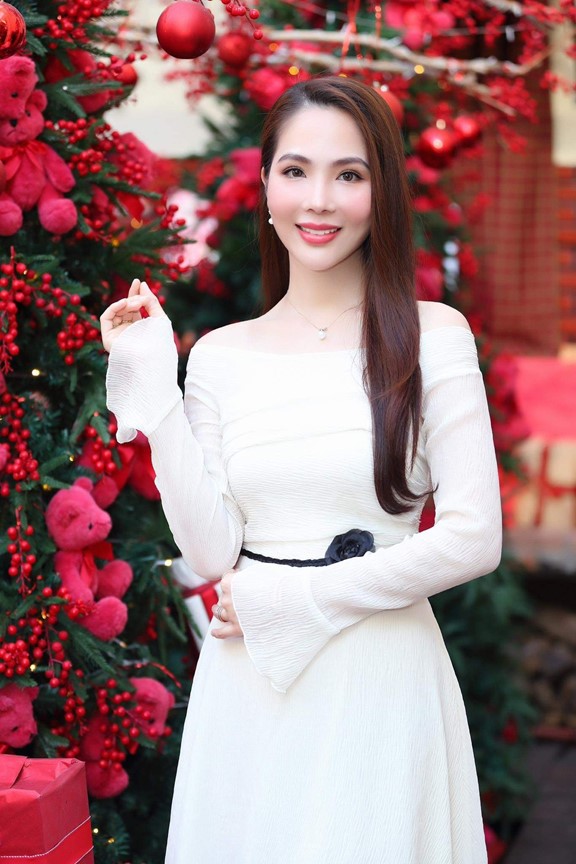 "Hoa hậu bolero" Dương Kim &Aacute;nh khoe sắc dịp Gi&aacute;ng sinh- Ảnh 3.