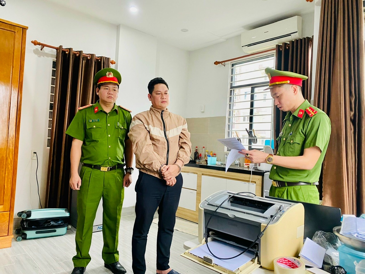 Chủ tịch HĐQT, Tổng giám đốc VietNam Capital lừa đảo hơn 200 tỉ đồng- Ảnh 2.