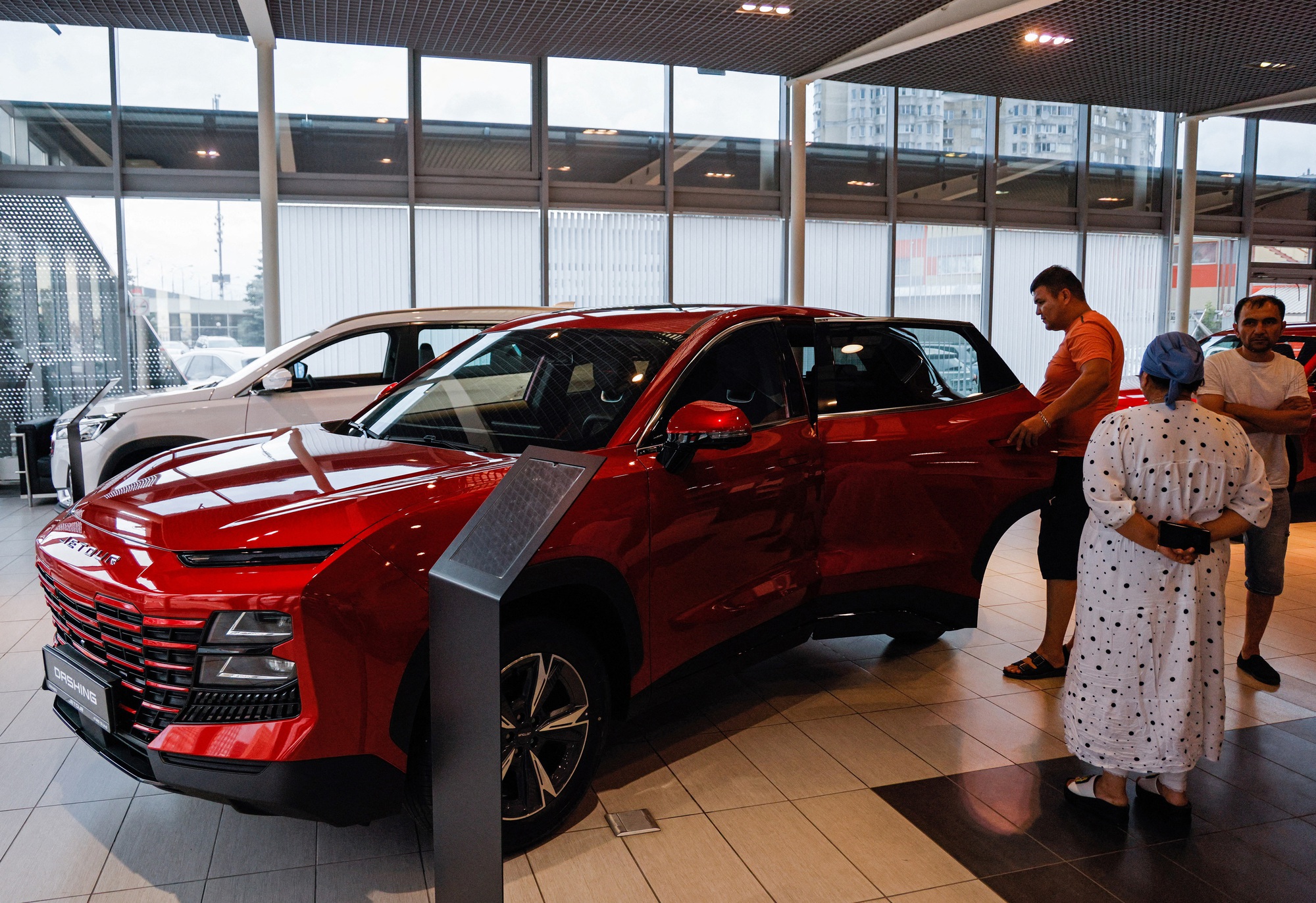 Hyundai b&aacute;n nh&agrave; m&aacute;y khổng lồ tại Nga với gi&aacute;... 77 USD- Ảnh 2.