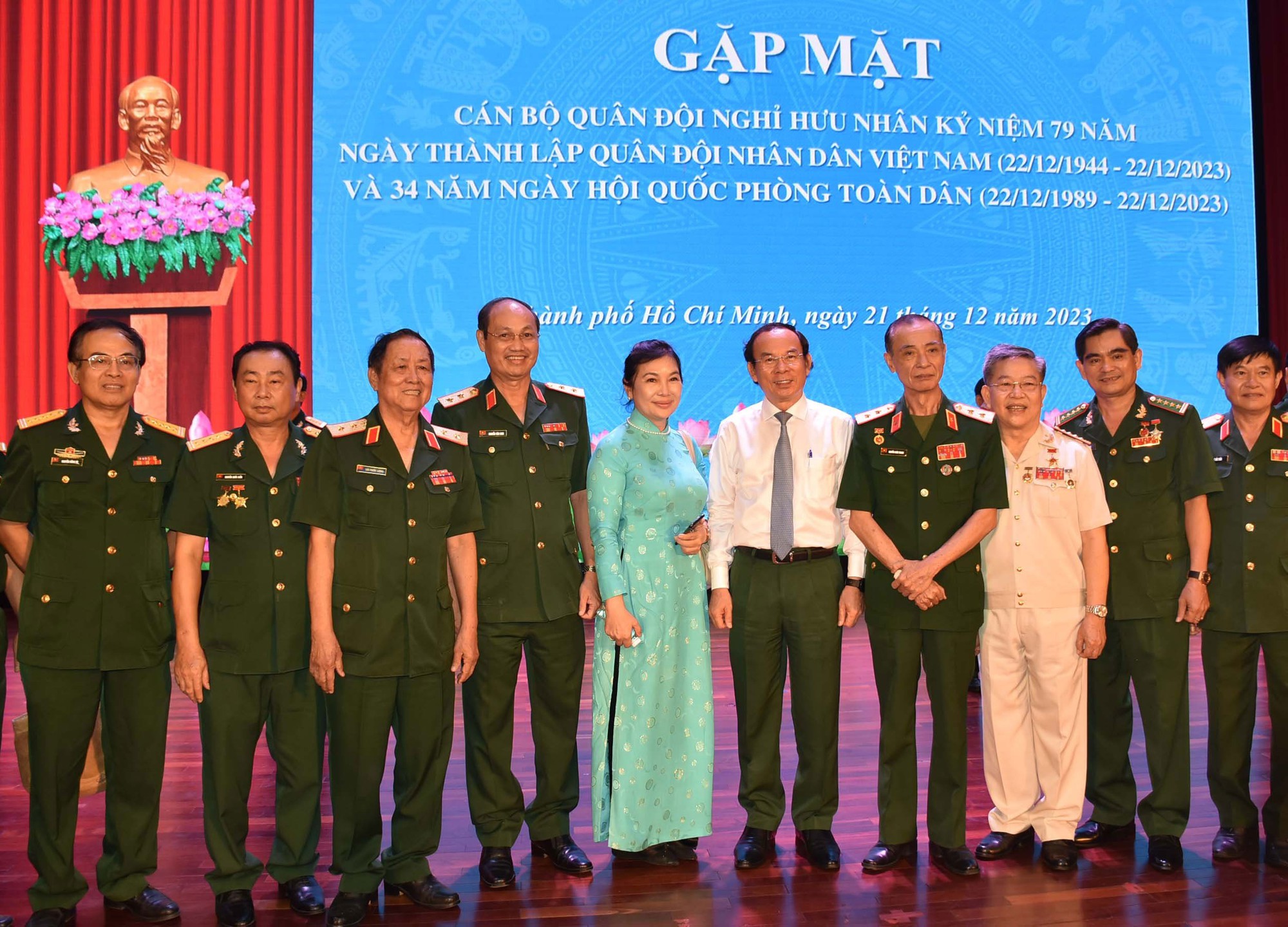 Ủy vi&ecirc;n Bộ Ch&iacute;nh trị, B&iacute; thư Th&agrave;nh ủy TP HCM Nguyễn Văn N&ecirc;n gặp gỡ c&aacute;n bộ qu&acirc;n đội nghỉ hưu v&agrave;o chiều 21-12 Ảnh: L&Ecirc; VĨNH