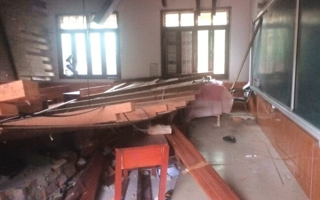 Tập trung cứu chữa học sinh bị thương vụ sập trần lớp học