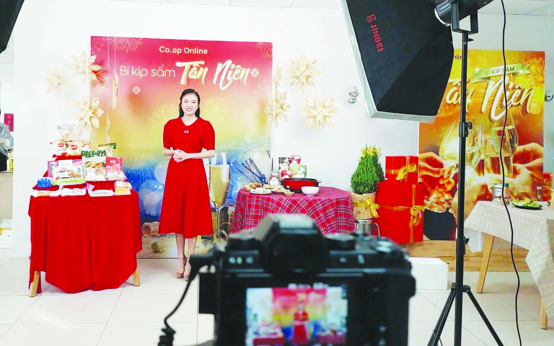 Siêu thị “bắt trend” livestream bán hàng Tết