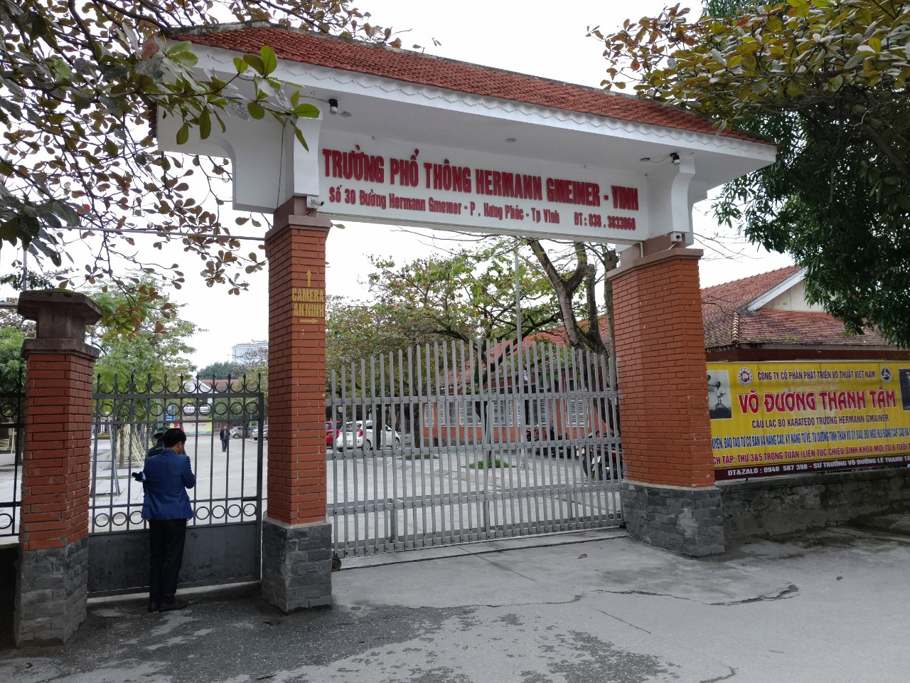 Sập trần lớp học, nhiều học sinh bị thương- Ảnh 1.