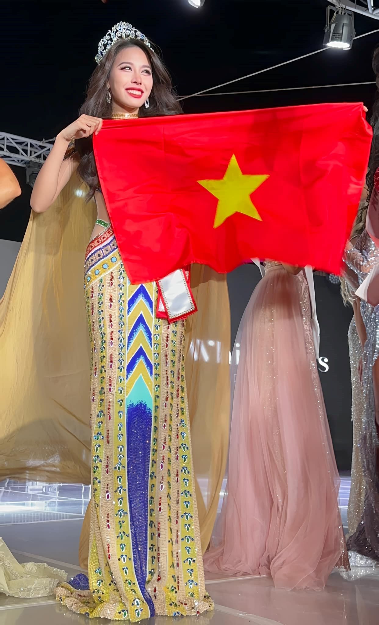 Nhan sắc Việt thăng hạng trên trường quốc tế
- Ảnh 2.