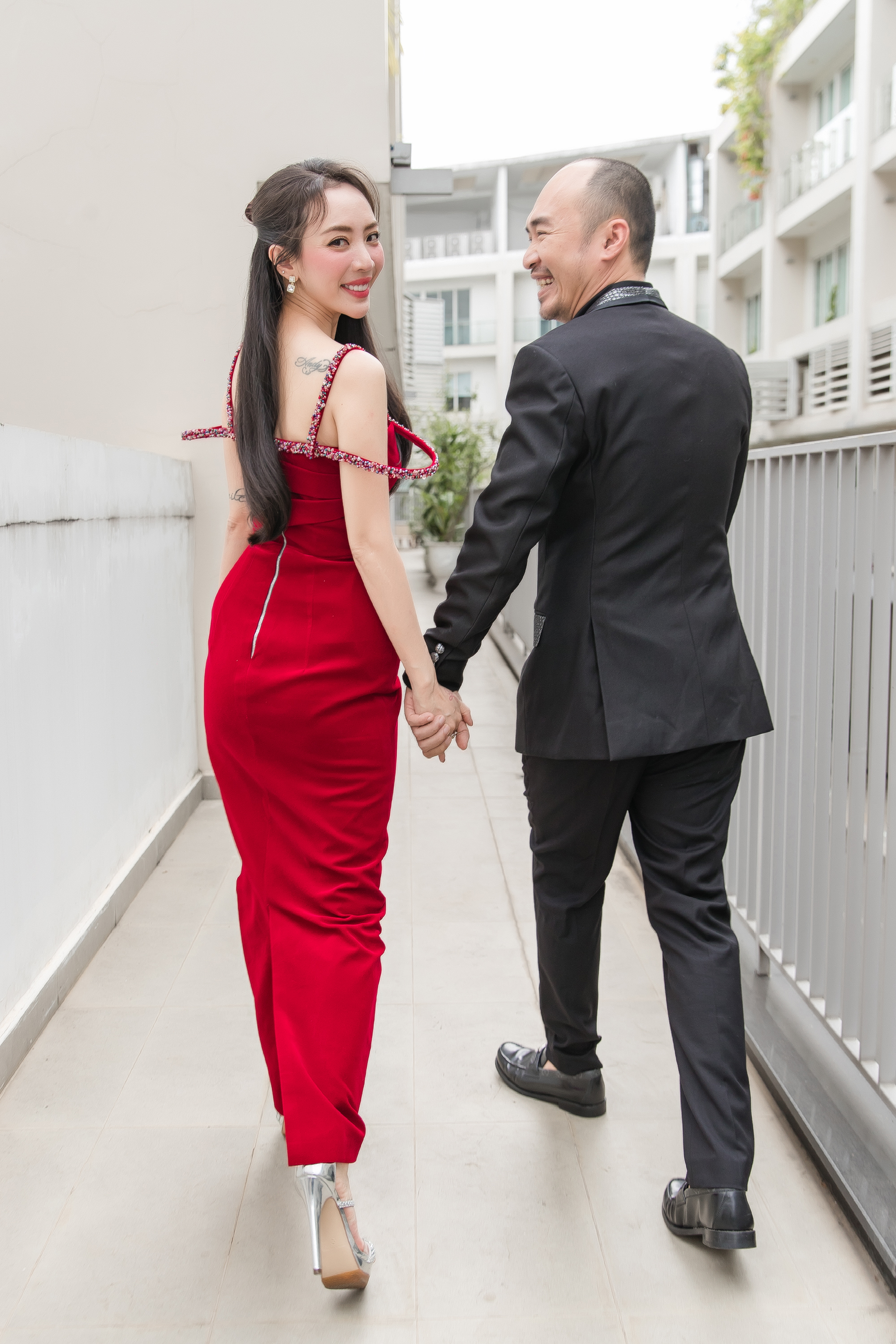 Thu Trang đỏ rực, yêu kiều bên Tiến Luật- Ảnh 12.