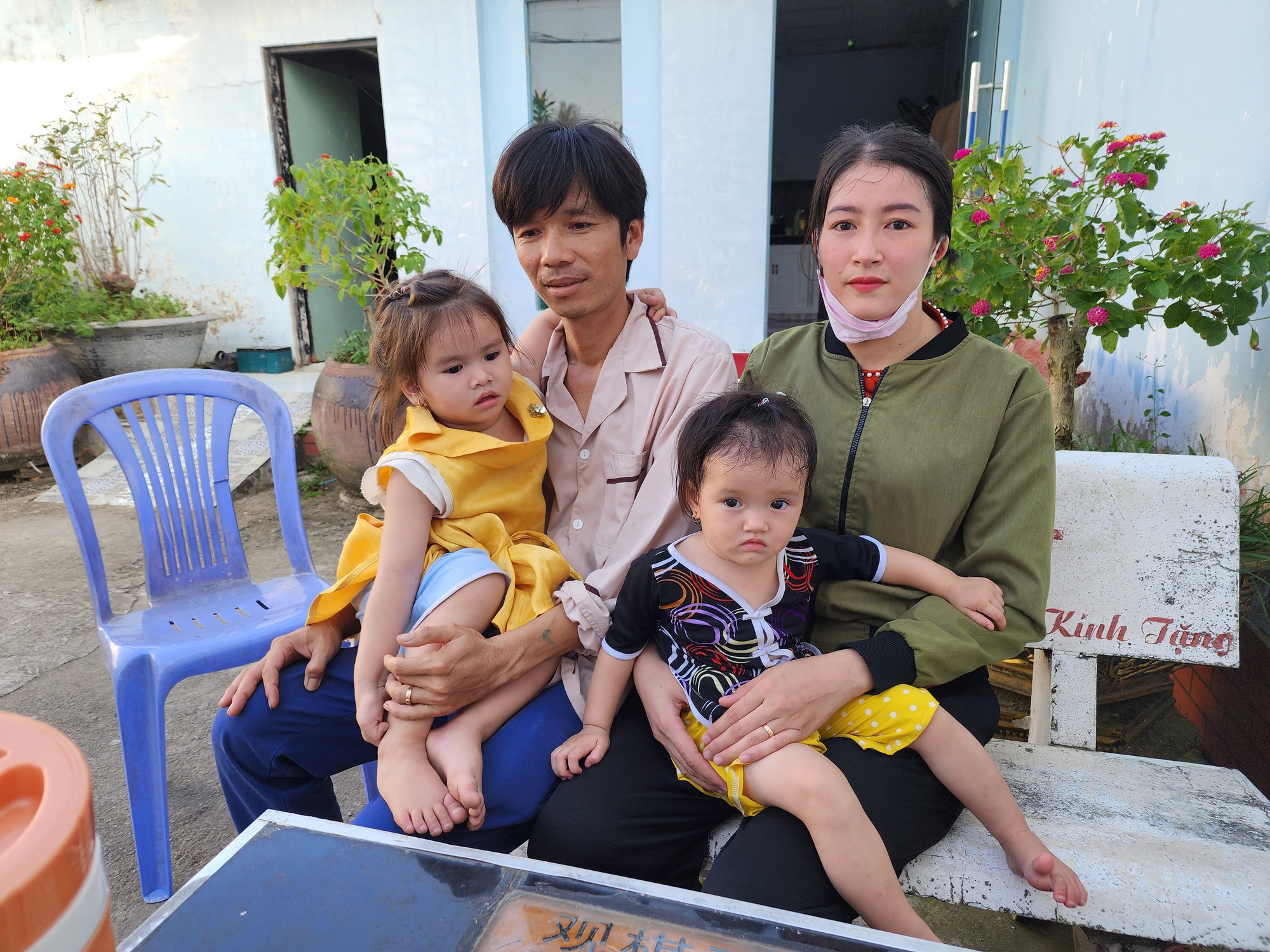 Cáp viễn thông mắc vào cổ, người phụ nữ được bồi thường... 10,2 triệu đồng- Ảnh 1.