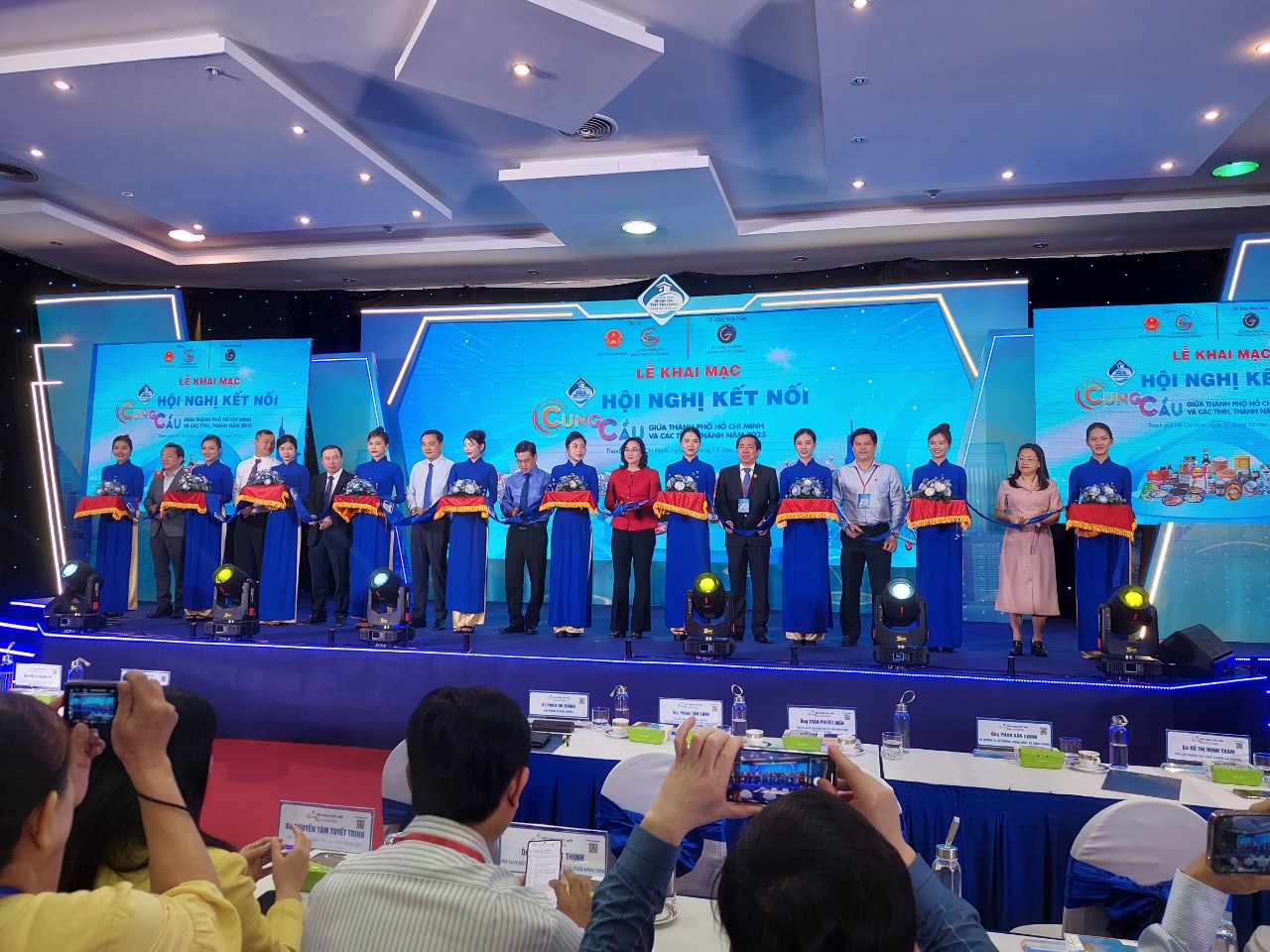 Chi&ecirc;m ngưỡng l&agrave;ng nghề dệt chiếu, l&agrave;m nhang, nặn t&ograve; he, m&acirc;y tre l&aacute;... ngay tại TP HCM- Ảnh 1.