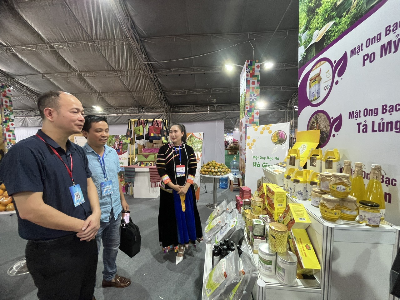 Chi&ecirc;m ngưỡng l&agrave;ng nghề dệt chiếu, l&agrave;m nhang, nặn t&ograve; he, m&acirc;y tre l&aacute;... ngay tại TP HCM- Ảnh 8.