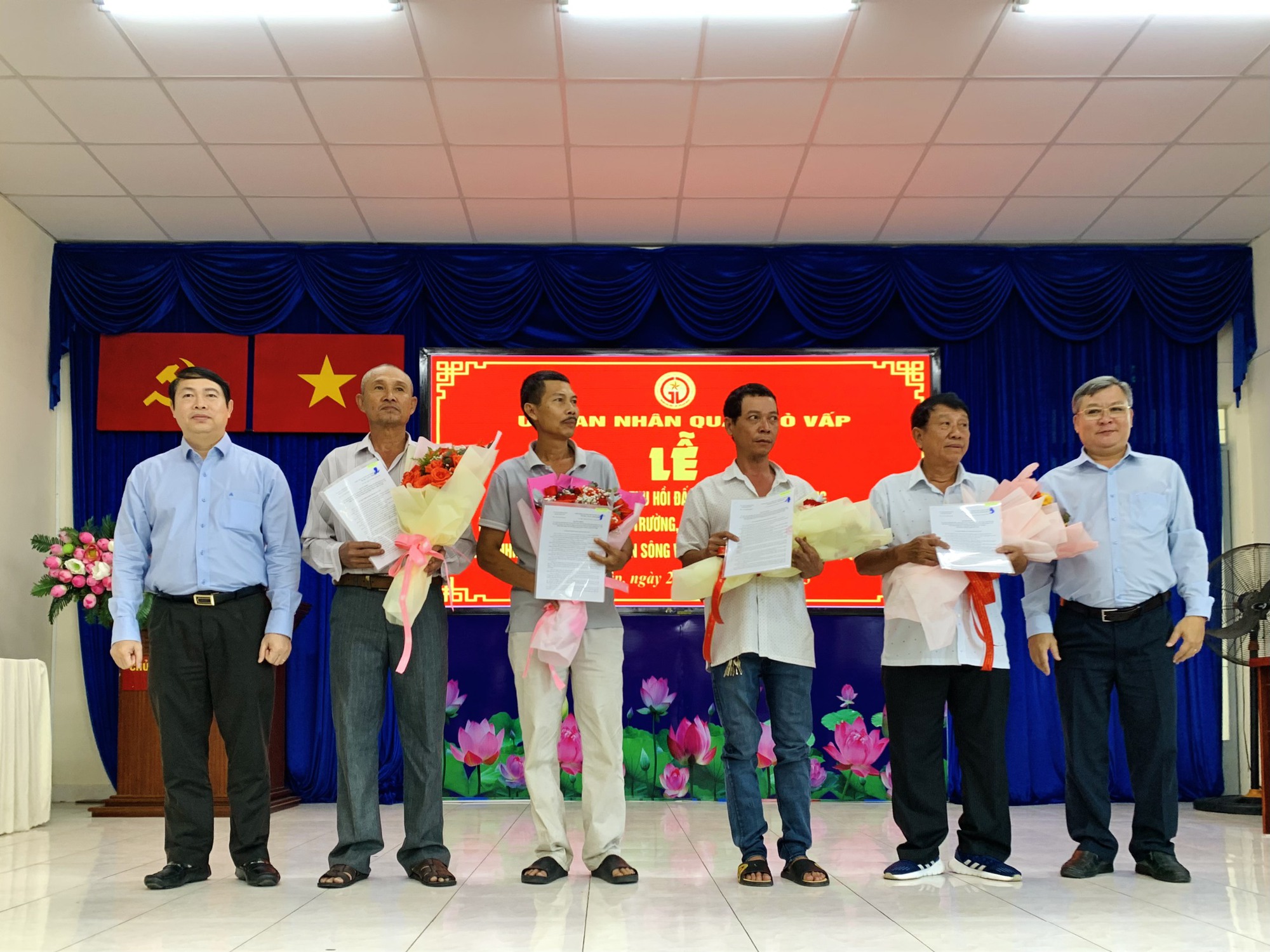 5 hộ d&acirc;n đầu ti&ecirc;n trong dự &aacute;n rạch Xuy&ecirc;n T&acirc;m nhận gần 23 tỉ đồng- Ảnh 2.