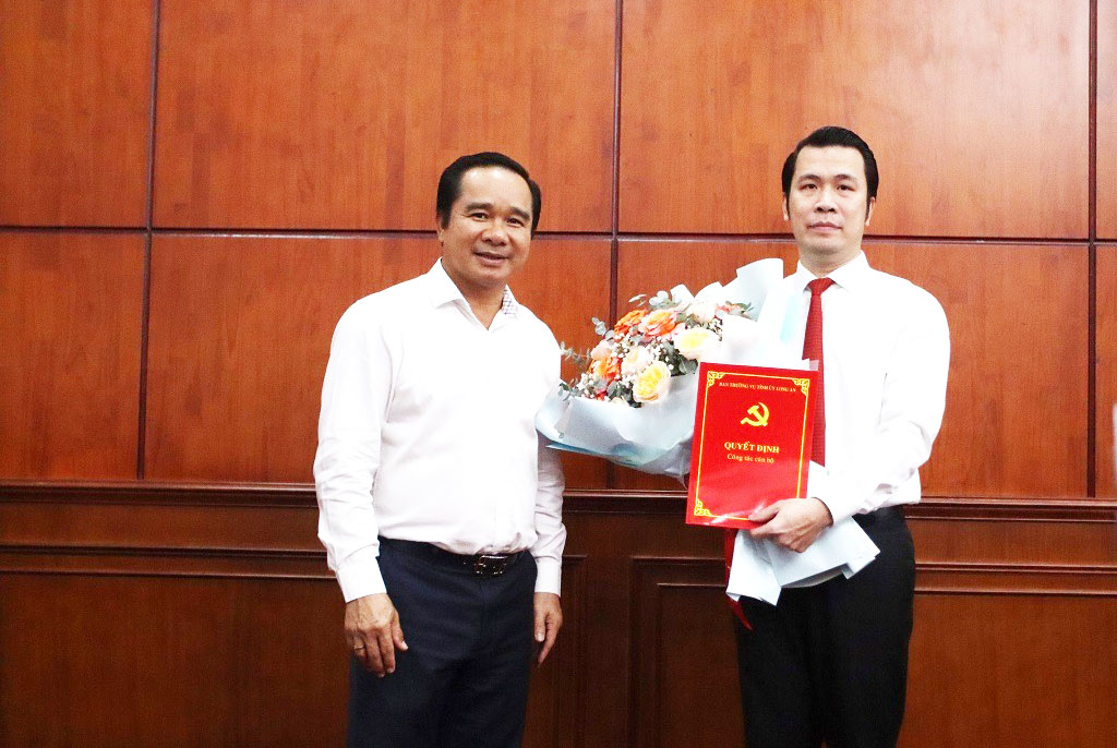 Tiếp nhận ông Trương Tấn Sơn về Ban Tổ chức Tỉnh ủy Long An- Ảnh 1.