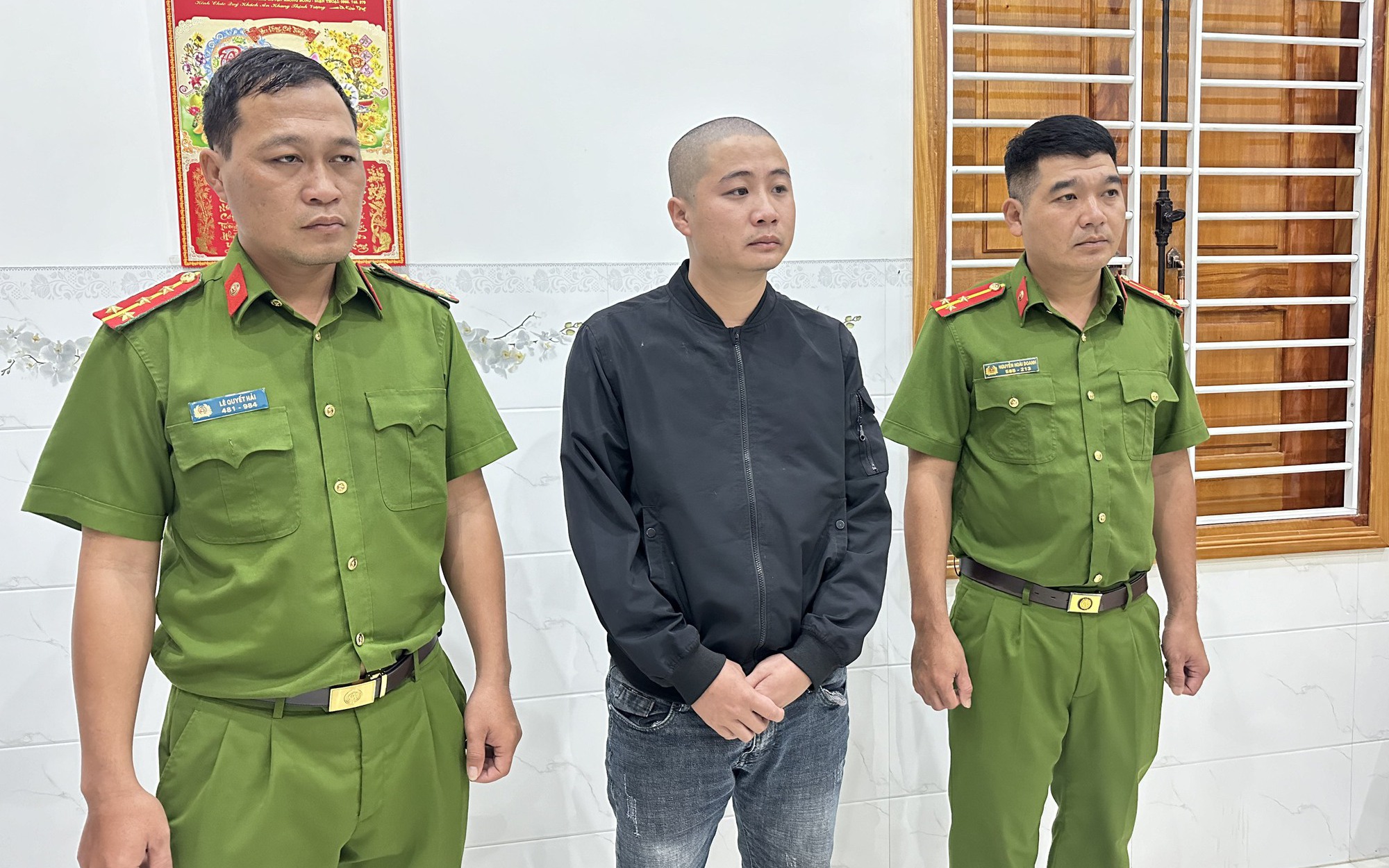 Bắt giữ quản lý siêu thị và trợ lý tham ô tài sản