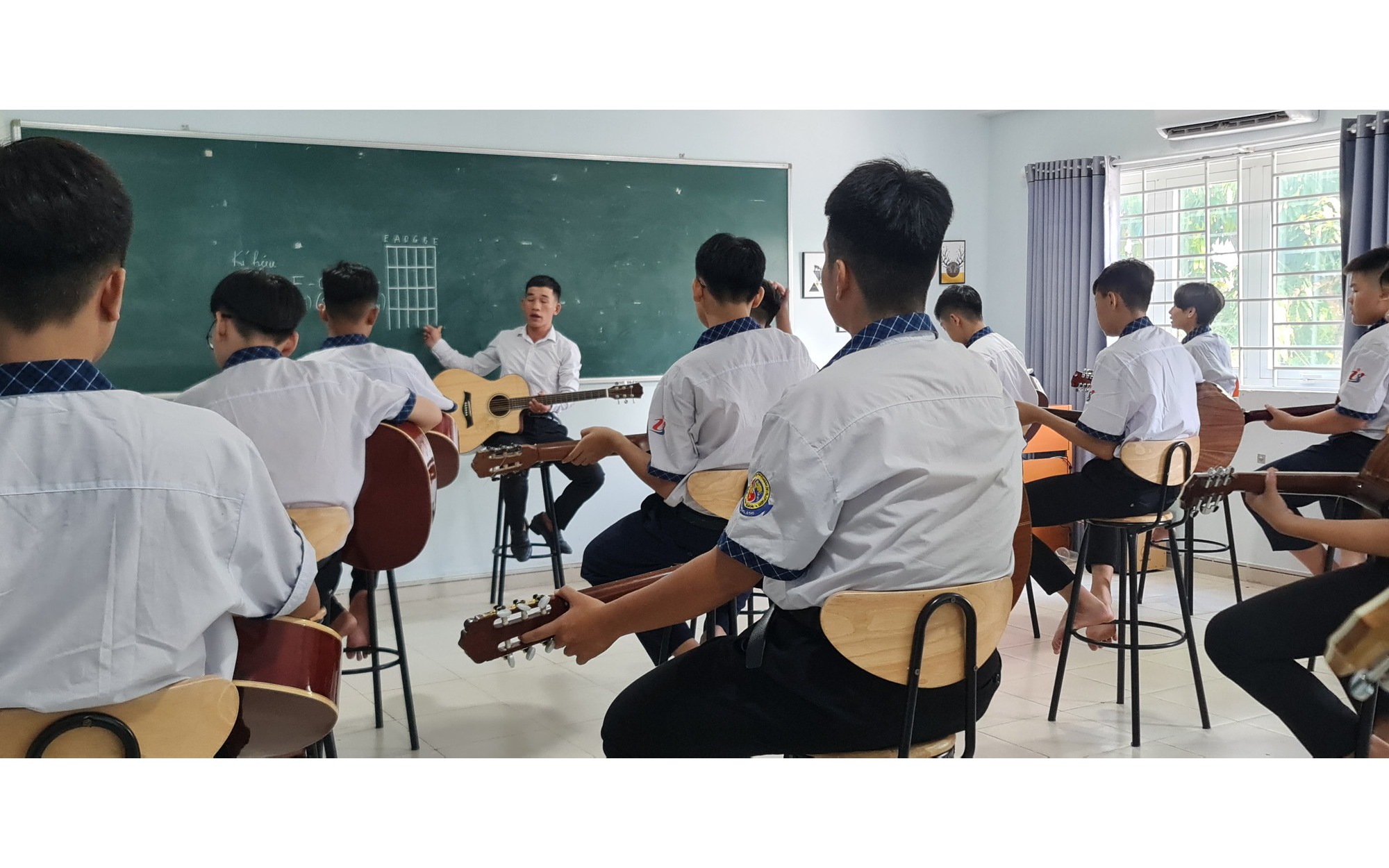 Thiếu ni&ecirc;n 19 tuổi thủng dạ d&agrave;y v&igrave; nghiện game, thức khuya v&agrave; ăn uống thất thường - Ảnh 2.