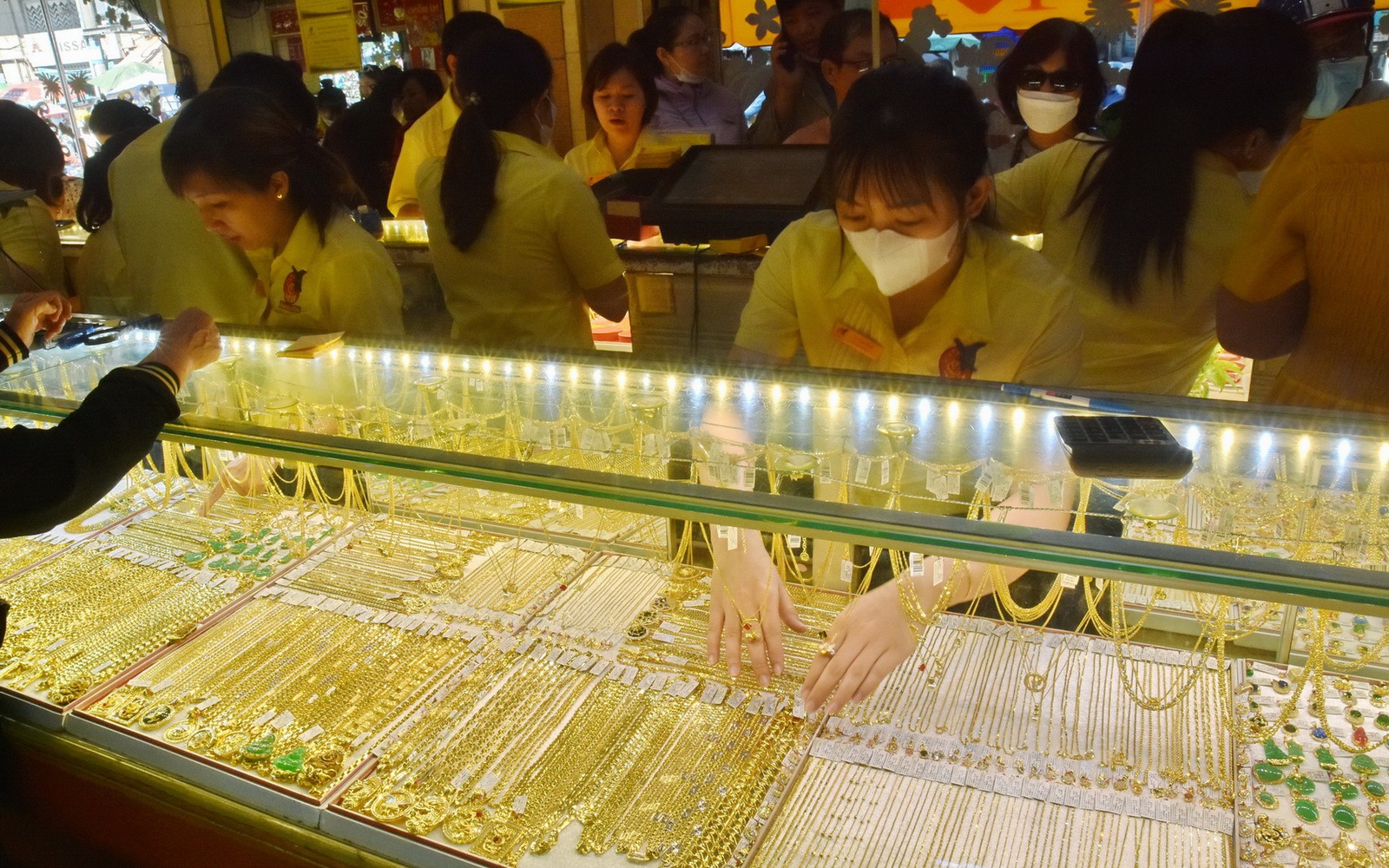 Giá vàng hôm nay, 23-12: Tiếp nối đà tăng