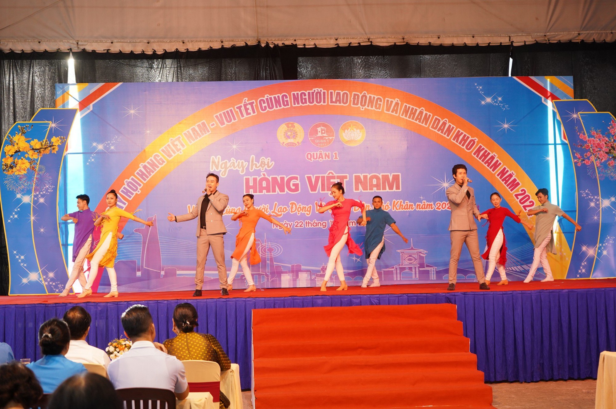 Người lao động khó khăn sắm Tết- Ảnh 5.