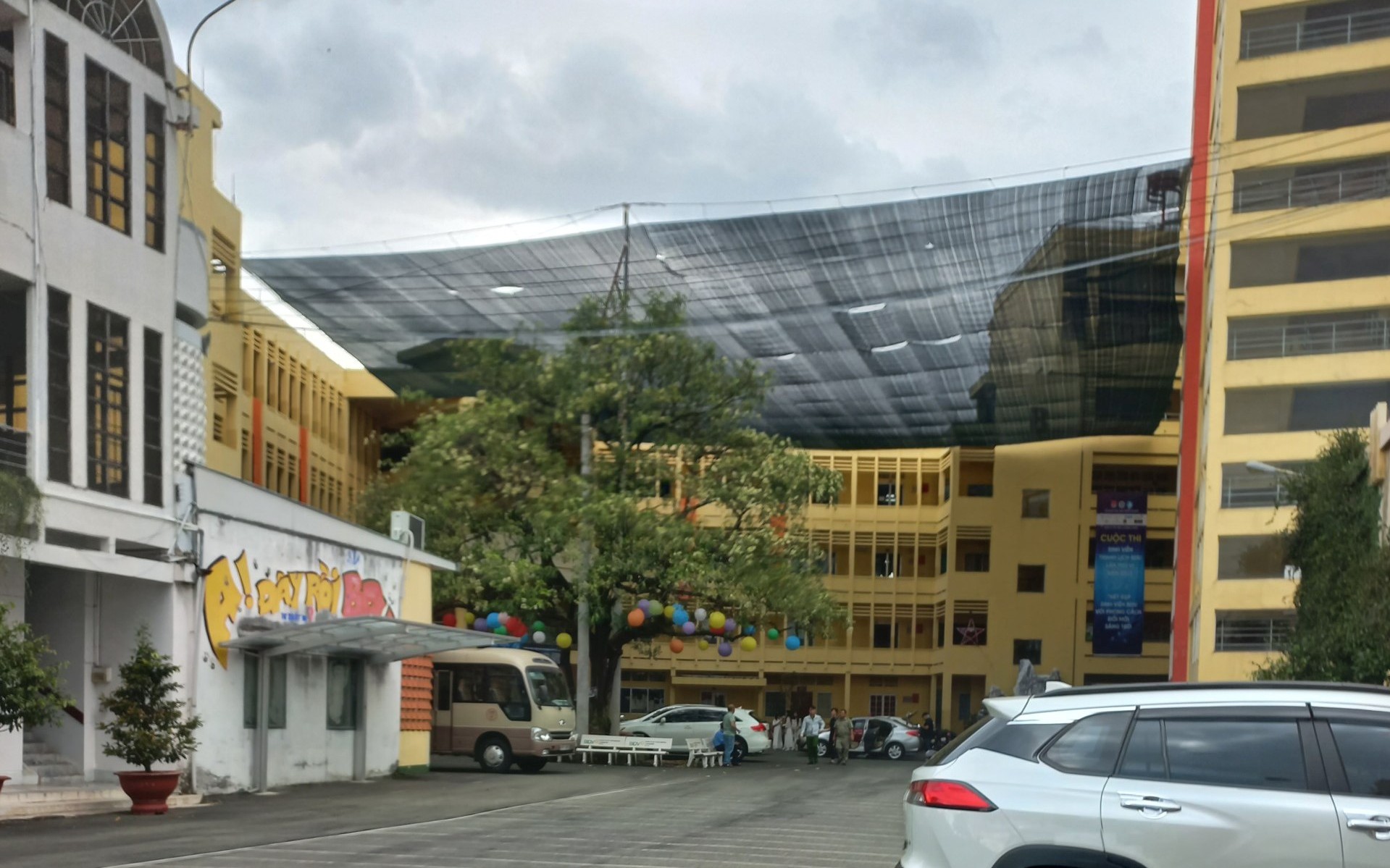 Một nam sinh tử vong nghi rơi lầu tại Trường Đại học Bình Dương