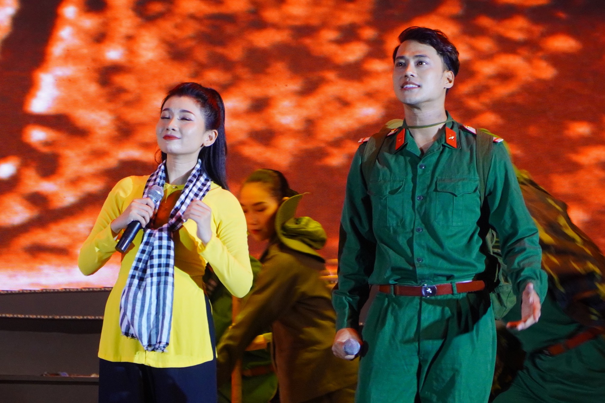 H&agrave;o h&ugrave;ng với "Vang m&atilde;i kh&uacute;c qu&acirc;n h&agrave;nh"- Ảnh 11.