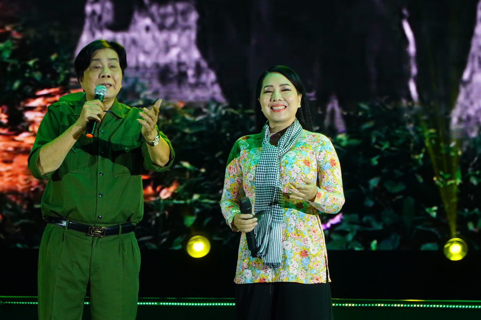 H&agrave;o h&ugrave;ng với "Vang m&atilde;i kh&uacute;c qu&acirc;n h&agrave;nh"- Ảnh 10.