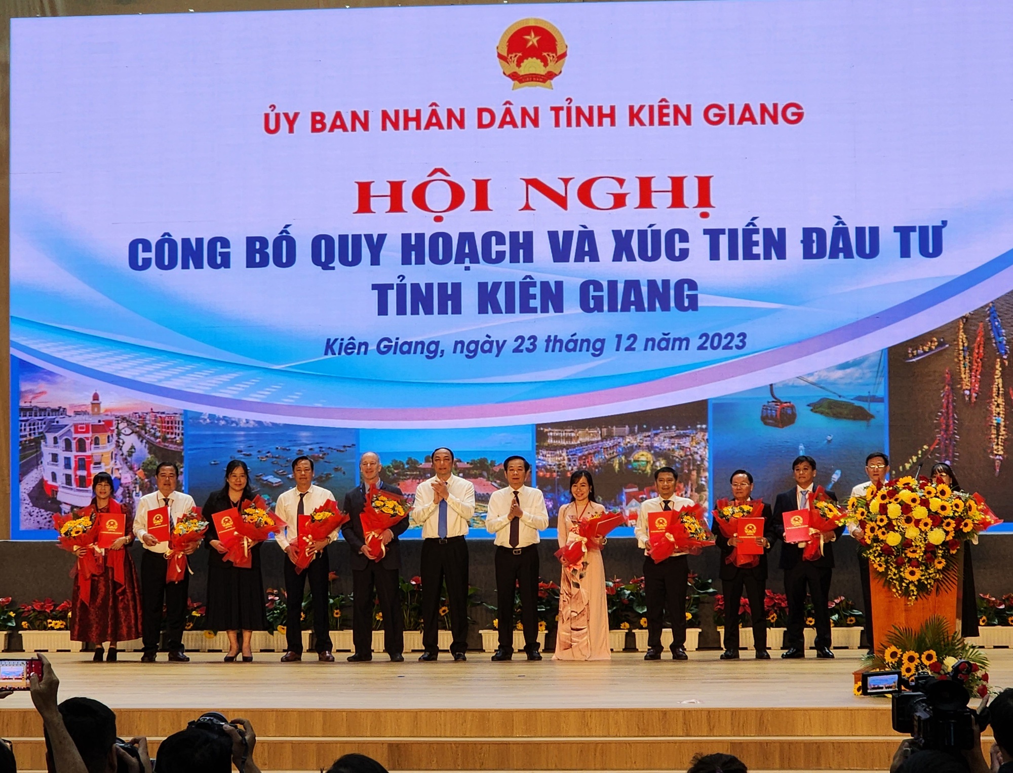 Ki&ecirc;n Giang l&agrave;m gi&agrave;u v&agrave; mạnh l&ecirc;n từ biển- Ảnh 1.