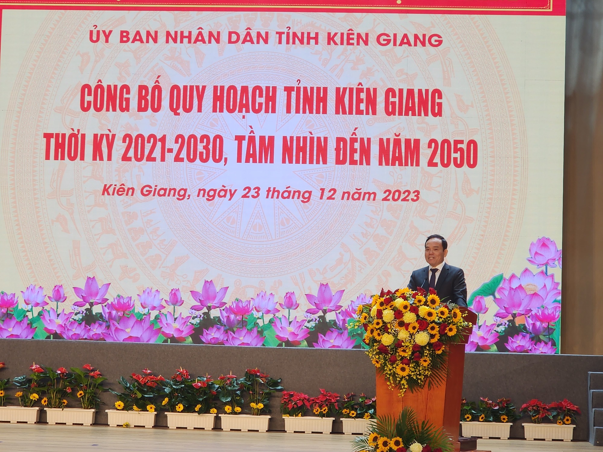 Ki&ecirc;n Giang l&agrave;m gi&agrave;u v&agrave; mạnh l&ecirc;n từ biển- Ảnh 2.