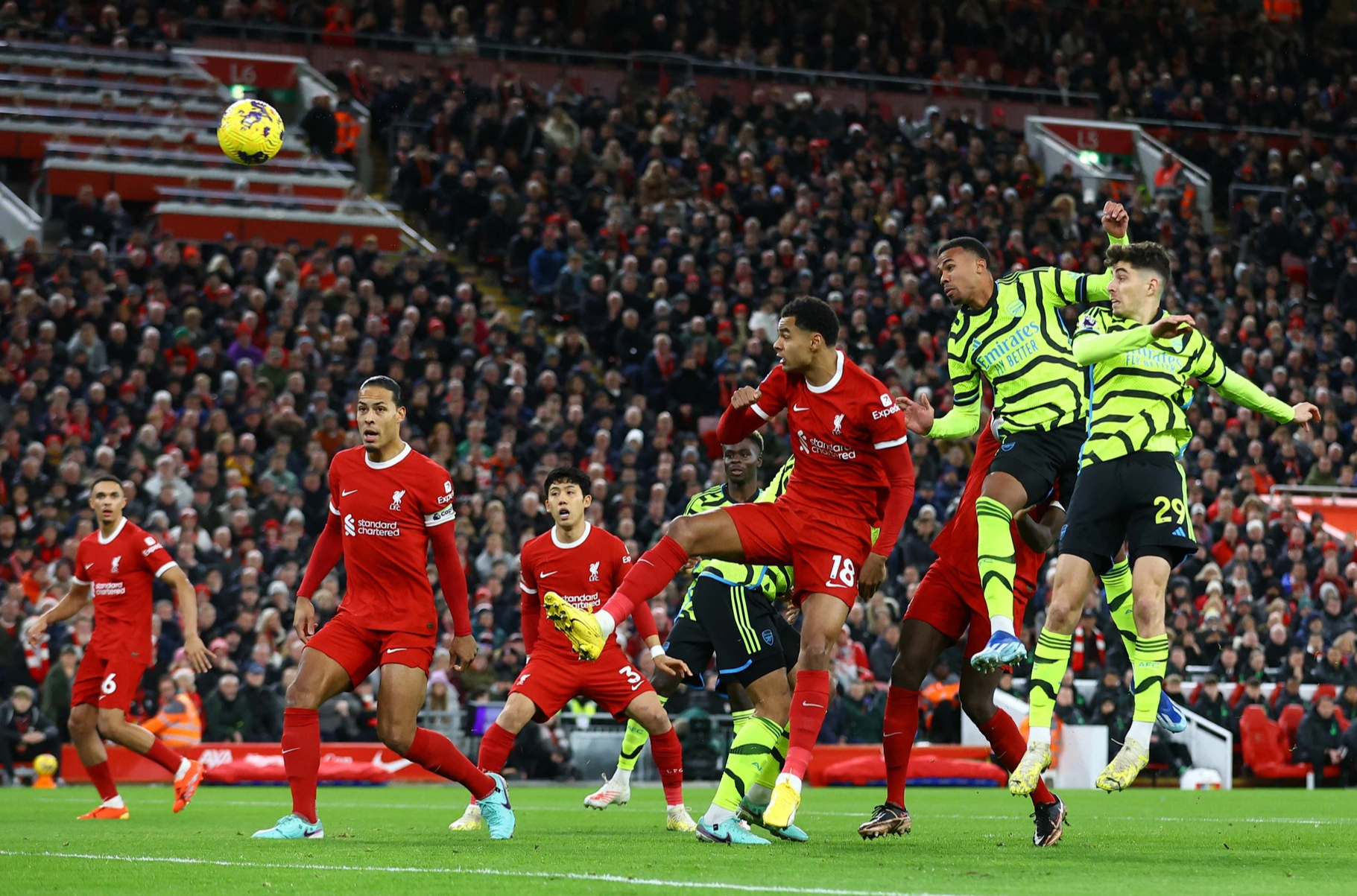 H&ograve;a Liverpool, fan Arsenal vừa mừng vừa lo- Ảnh 2.