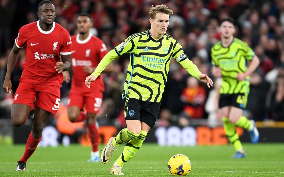 Giật điểm ở Anfield, Arsenal vững ngôi đầu mùa Đông