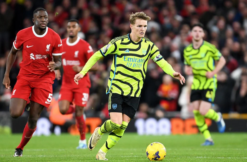 H&ograve;a Liverpool, fan Arsenal vừa mừng vừa lo- Ảnh 7.