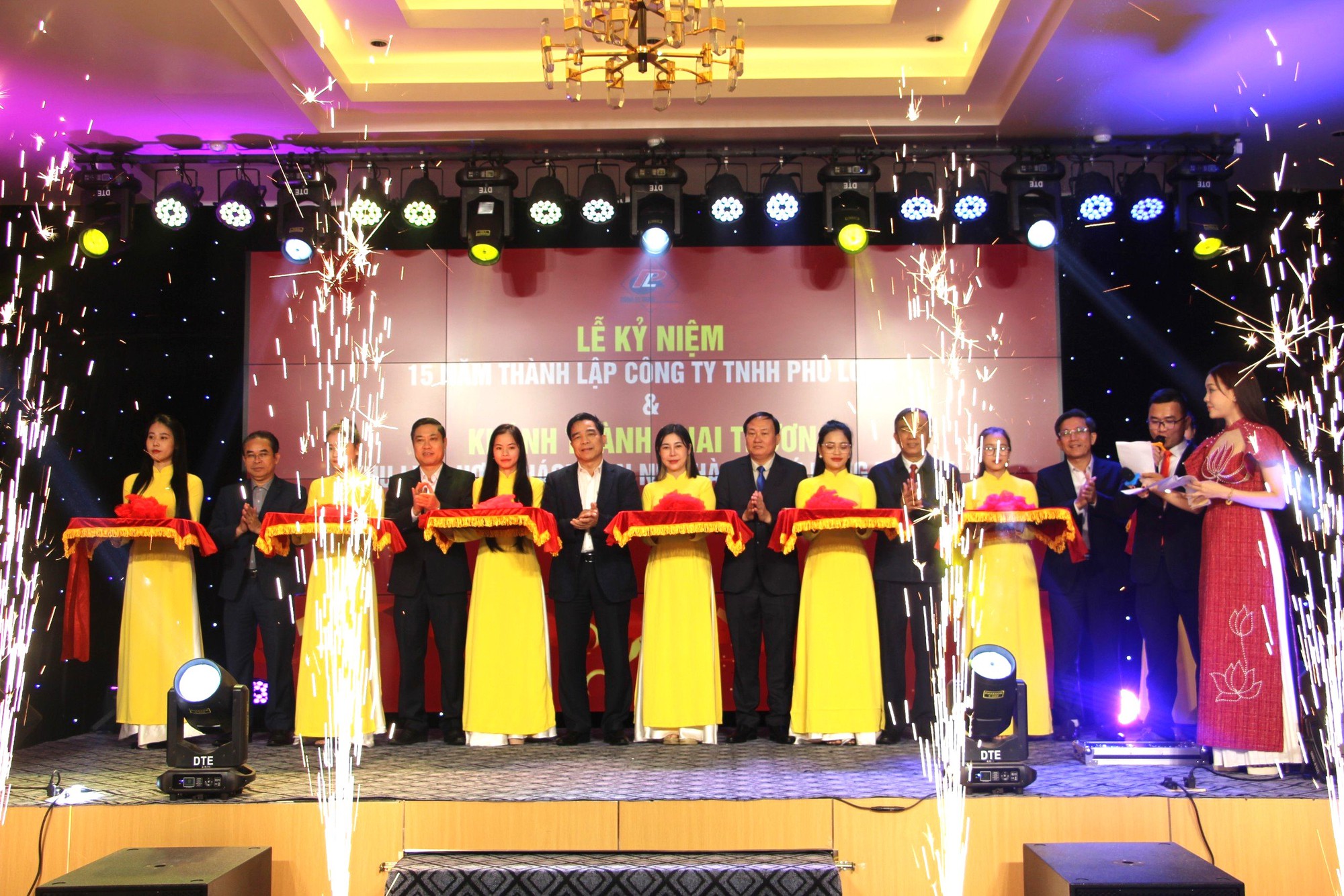 L&atilde;nh đạo Quảng Nam dự khai trương khu li&ecirc;n hợp nh&agrave; h&agrave;ng, kh&aacute;ch sạn lớn nhất Tam Kỳ- Ảnh 1.