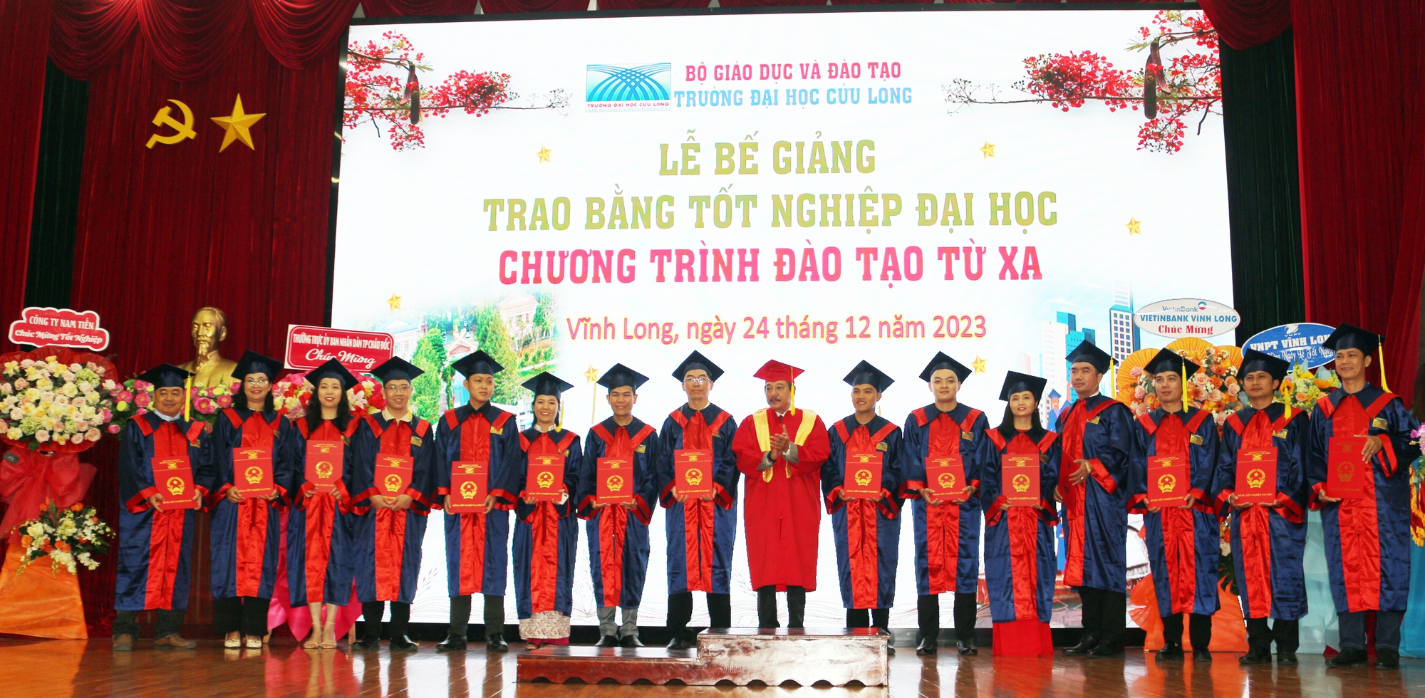 Trường ĐH Cửu Long trao bằng thạc sĩ cho 123 học vi&ecirc;n- Ảnh 2.