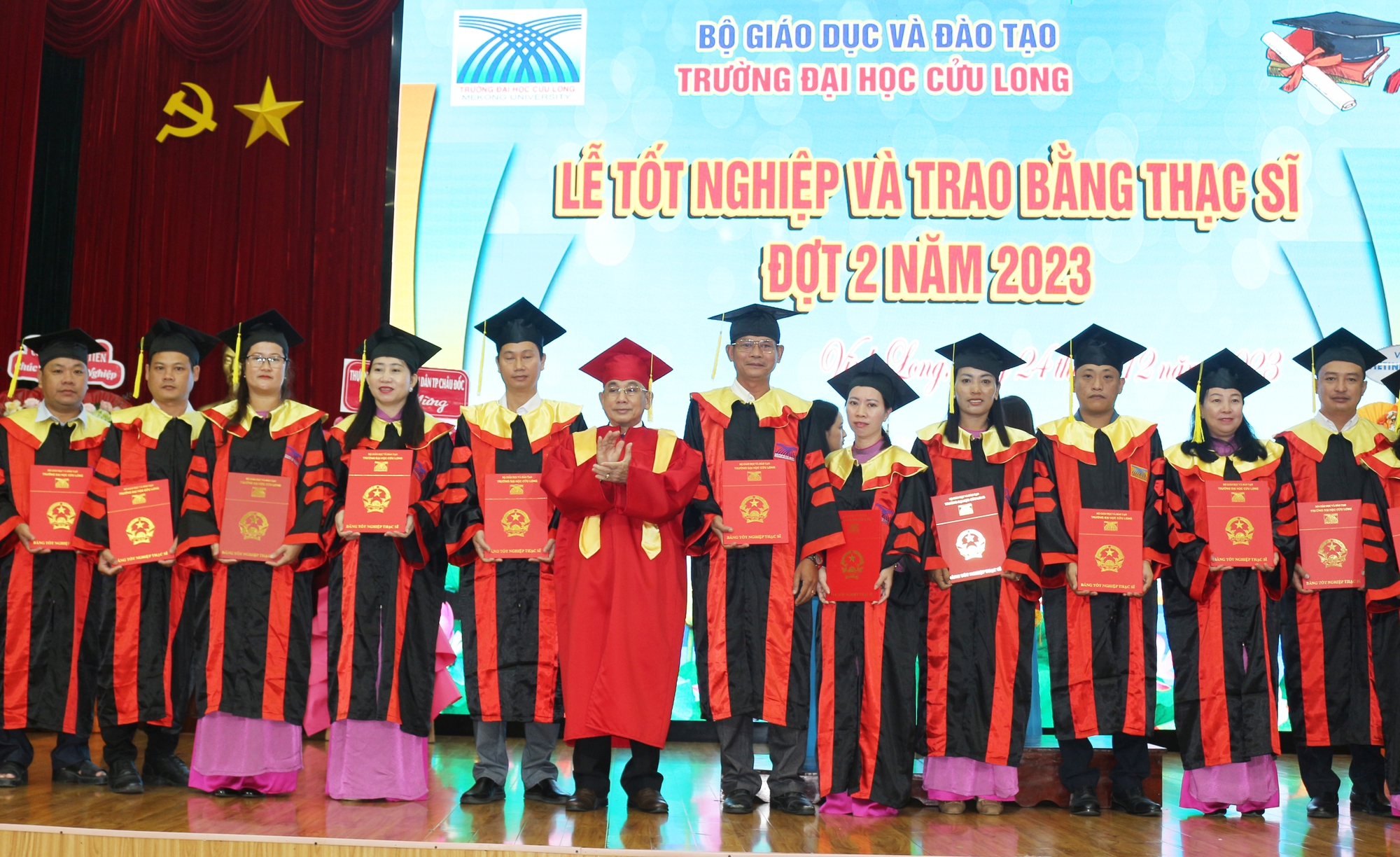 Trường ĐH Cửu Long trao bằng thạc sĩ cho 123 học vi&ecirc;n- Ảnh 5.