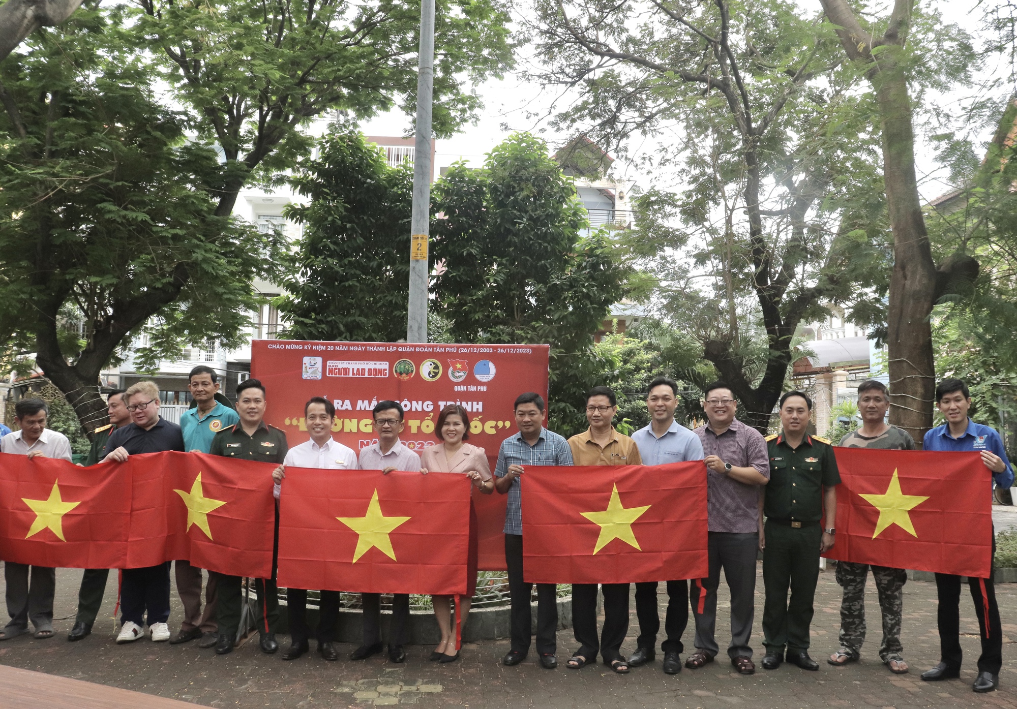 TP HCM: Ra mắt "Đường cờ Tổ quốc" tại 2 phường anh h&ugrave;ng - Ảnh 7.