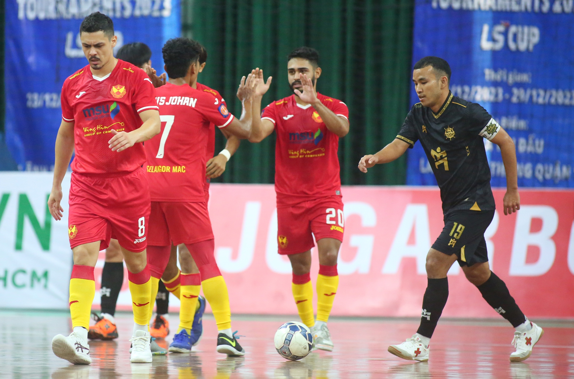Thắng Sahako, CLB futsal Th&aacute;i Lan v&agrave;o b&aacute;n kết- Ảnh 2.