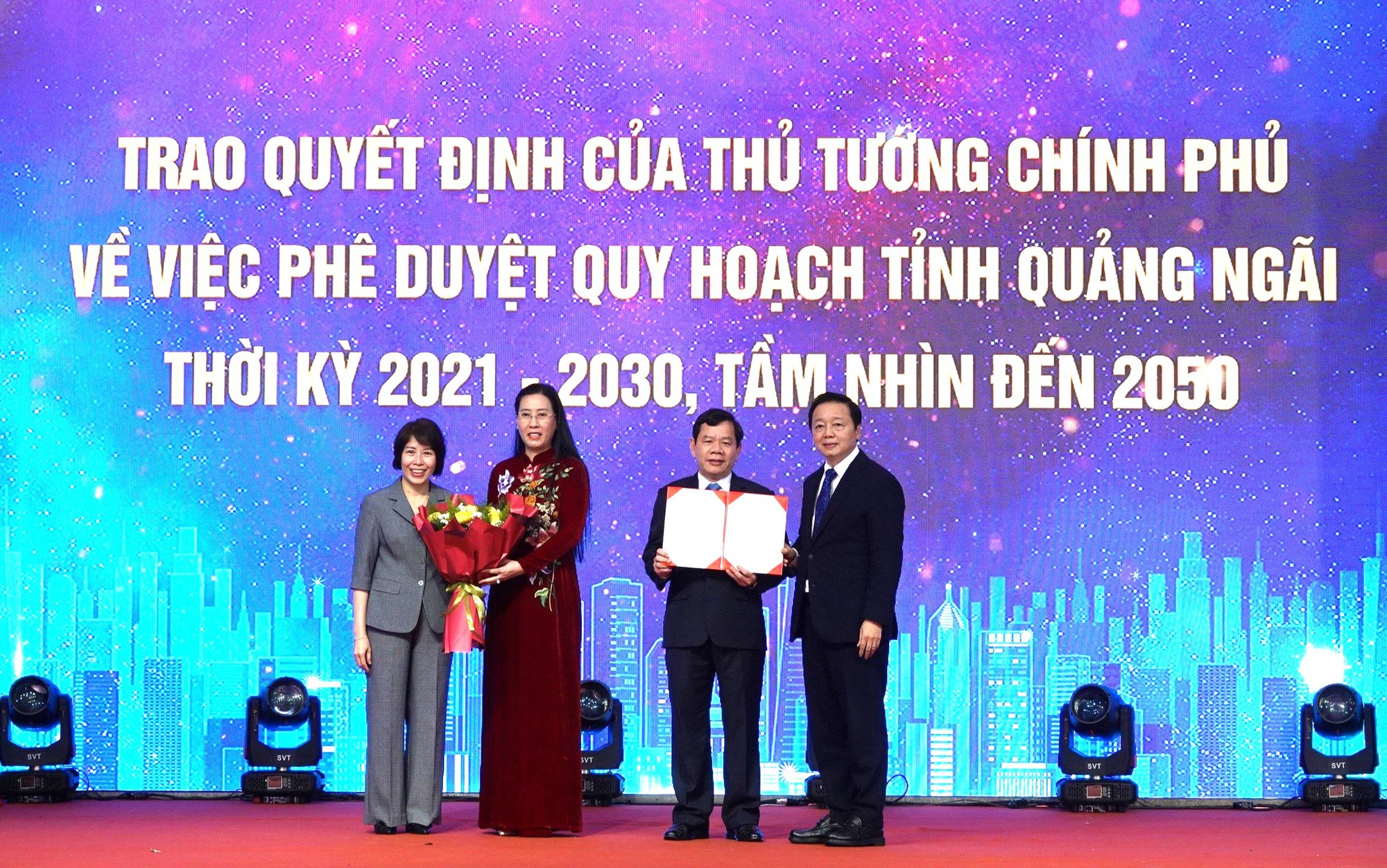Chủ tịch nước dự lễ C&ocirc;ng bố quy hoạch v&agrave; Khởi c&ocirc;ng dự &aacute;n đường Ho&agrave;ng Sa - Dốc Sỏi ở Quảng Ng&atilde;i- Ảnh 3.