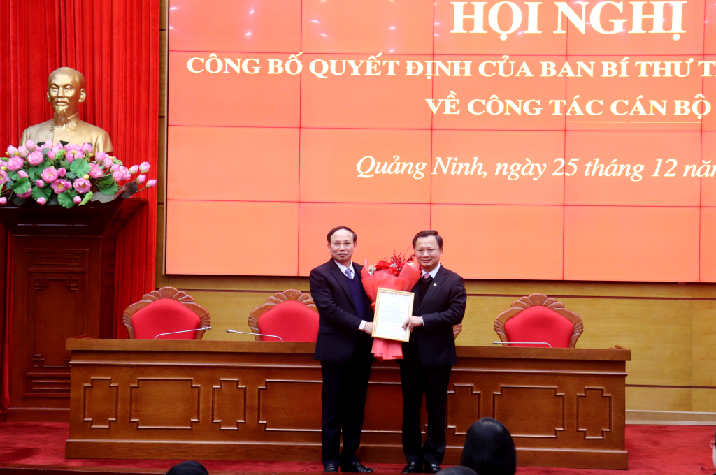 C&ocirc;ng bố c&aacute;c quyết định về c&ocirc;ng t&aacute;c nh&acirc;n sự tại tỉnh Quảng Ninh- Ảnh 1.