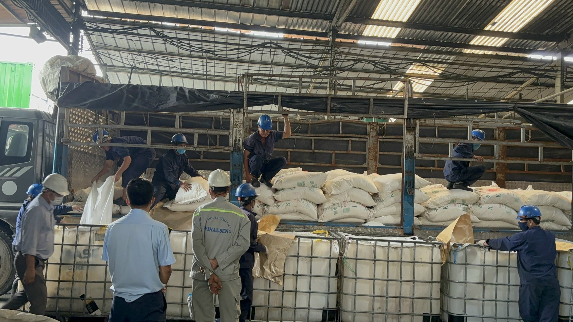 TP HCM: Ph&aacute;t hiện gần 25 tấn nội tạng động vật kh&ocirc;ng hạn sử dụng- Ảnh 1.