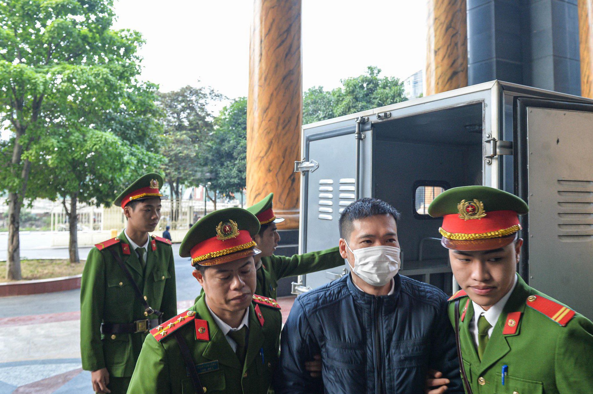 Vụ "Chuyến bay giải cứu": Cựu điều tra vi&ecirc;n Ho&agrave;ng Văn Hưng kh&ocirc;ng k&ecirc;u oan- Ảnh 4.