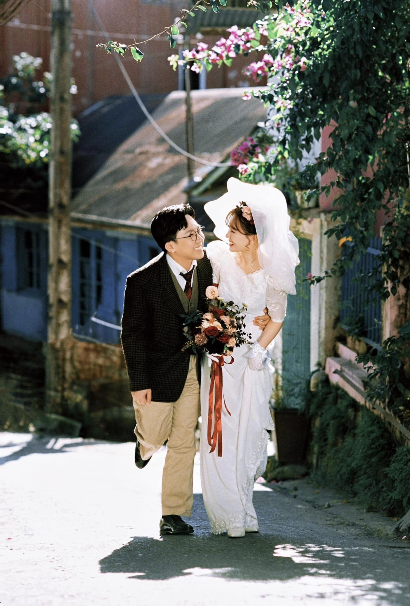 Trấn Thành - Hari Won tung ảnh kỷ niệm ngày cưới vui nhộn- Ảnh 34.