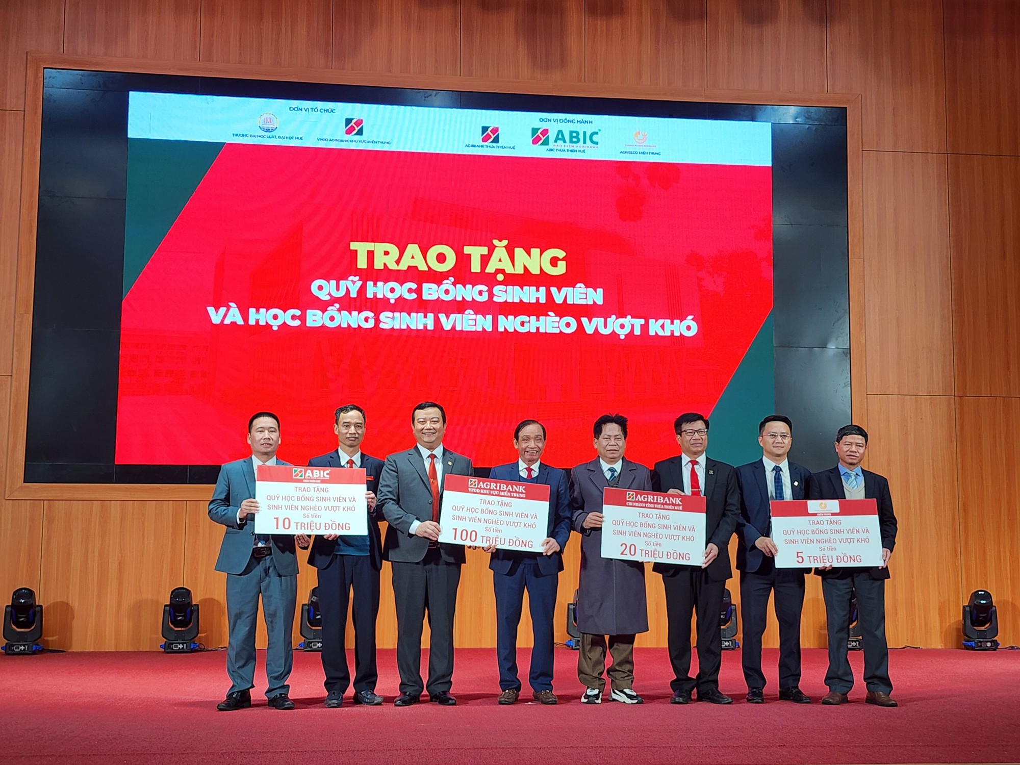 Trường ĐH Luật - ĐH Huế hợp tác với Agribank miền Trung- Ảnh 2.