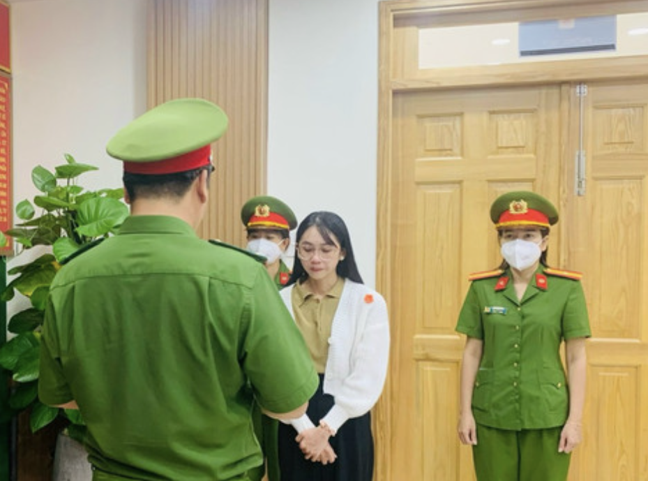C&ocirc;ng an TP HCM ph&aacute;t hiện sai phạm tại ph&ograve;ng giao dịch một ng&acirc;n h&agrave;ng- Ảnh 2.
