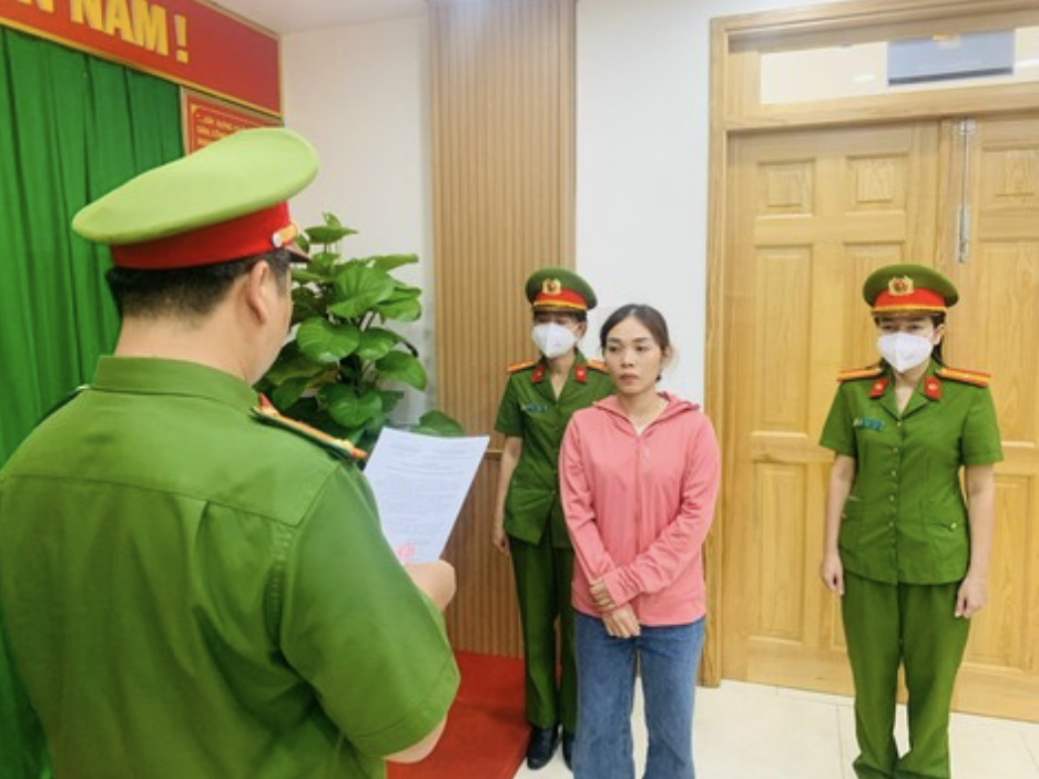 C&ocirc;ng an TP HCM ph&aacute;t hiện sai phạm tại ph&ograve;ng giao dịch một ng&acirc;n h&agrave;ng- Ảnh 3.