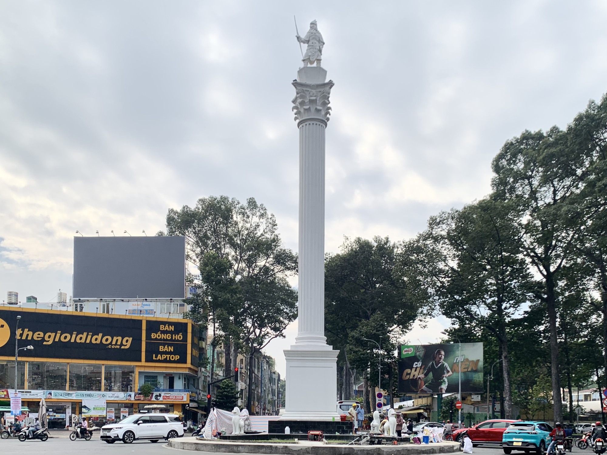 Chỉnh trang thành phố đón năm mới- Ảnh 2.